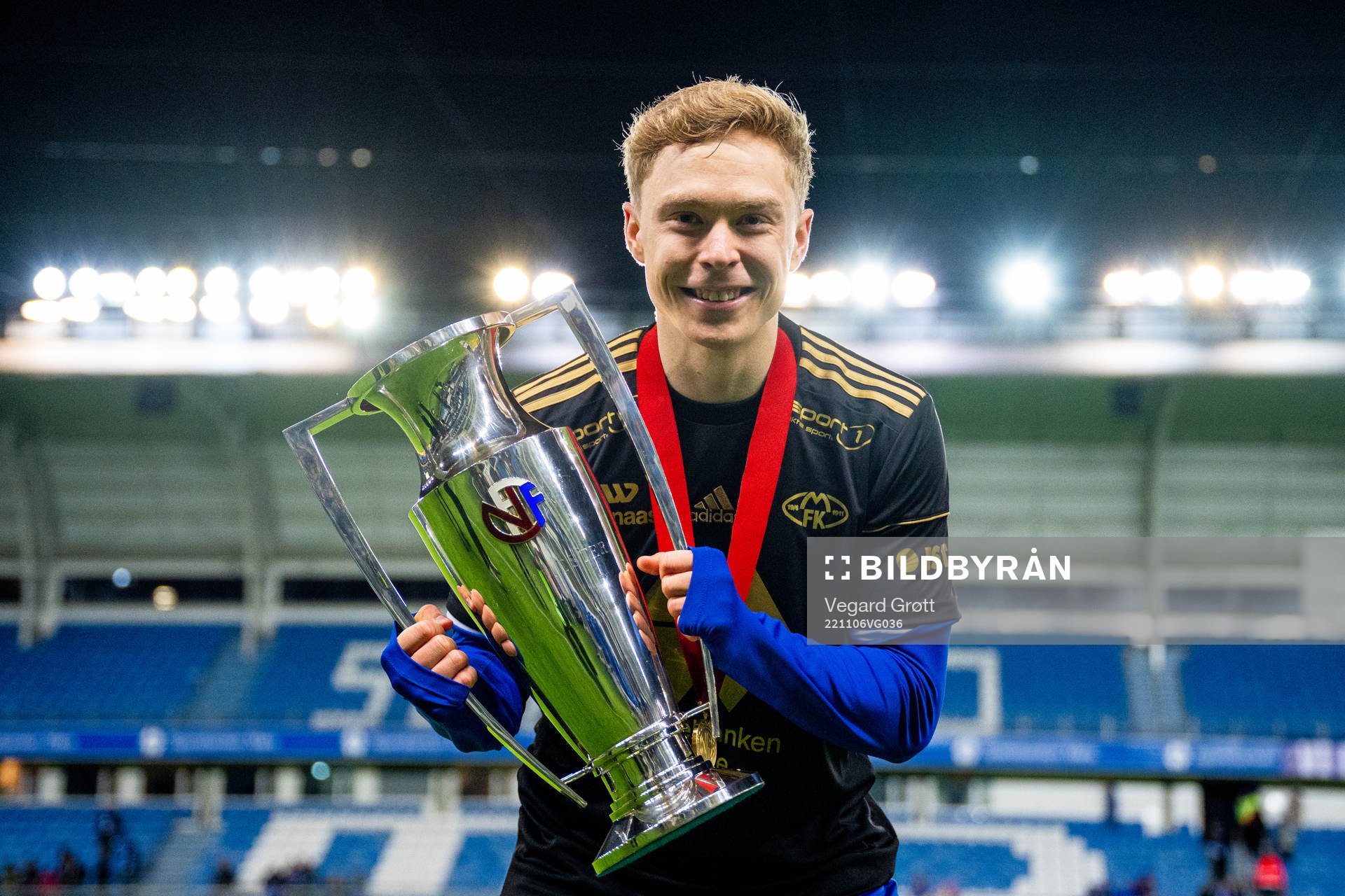 Ola Brynhildsen of Molde celebrates with the trophy