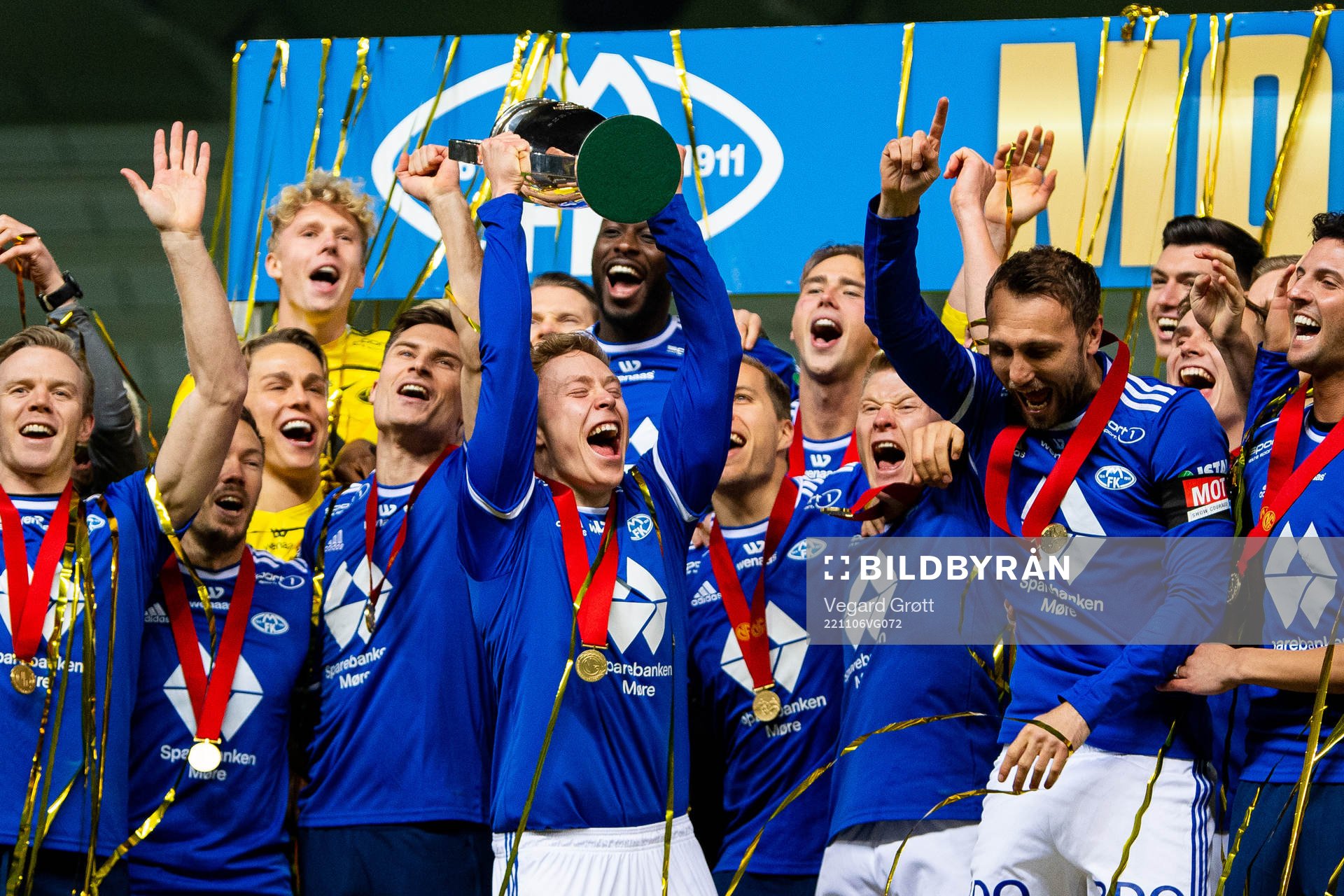Ola Brynhildsen, Magnus Wolff Eikrem and players of Molde