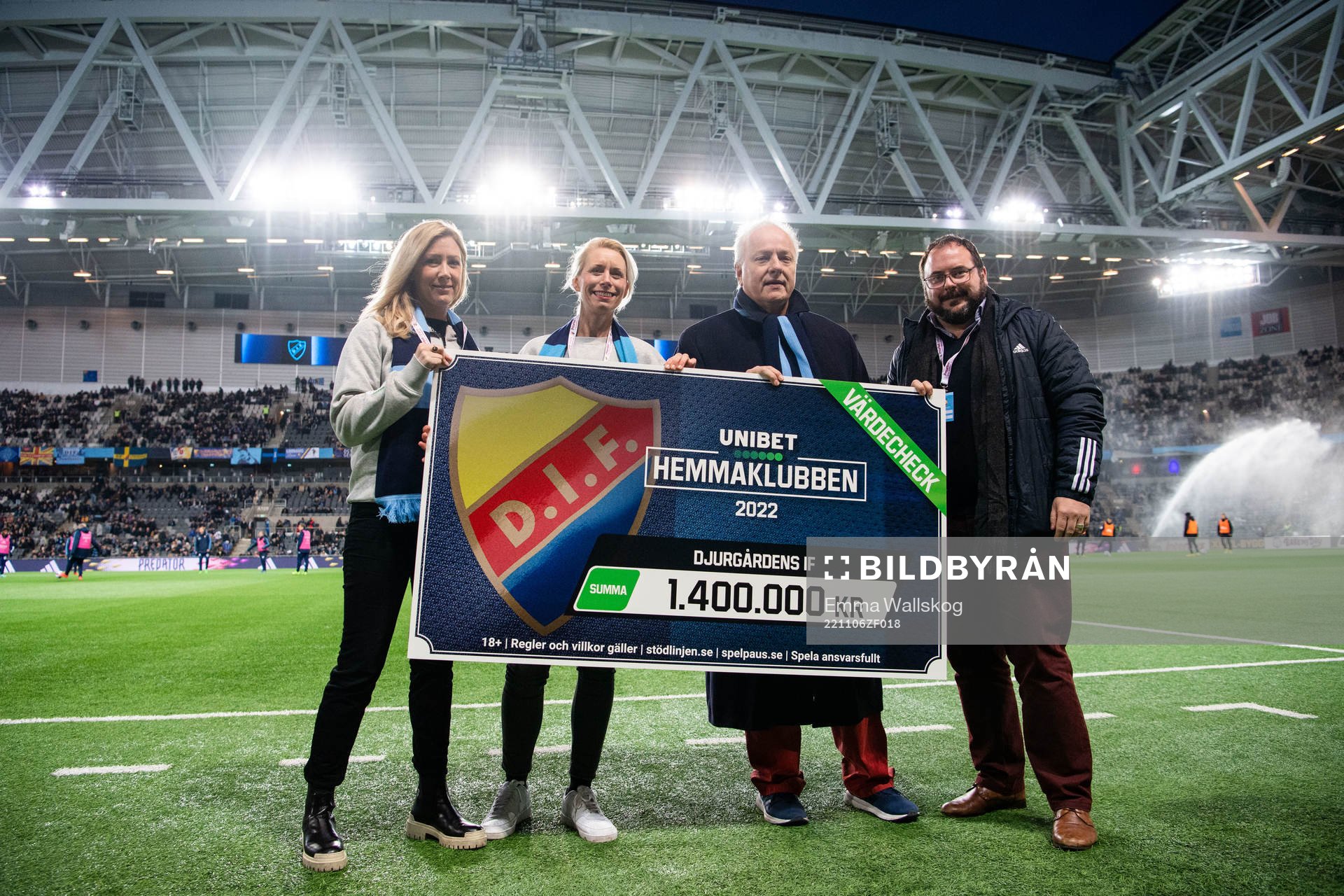 Djurgården tilldelas en check från Unibet via konceptet