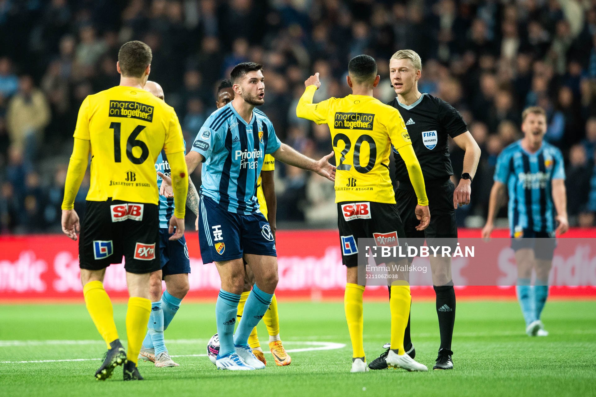 Djurgårdens Besard Sabovic och Mjällbys Amir Al-Ammari