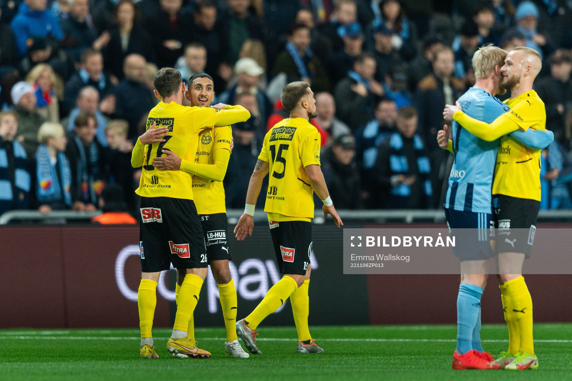 Mjällbys Noah Persson och Amir Al-Ammari jublar