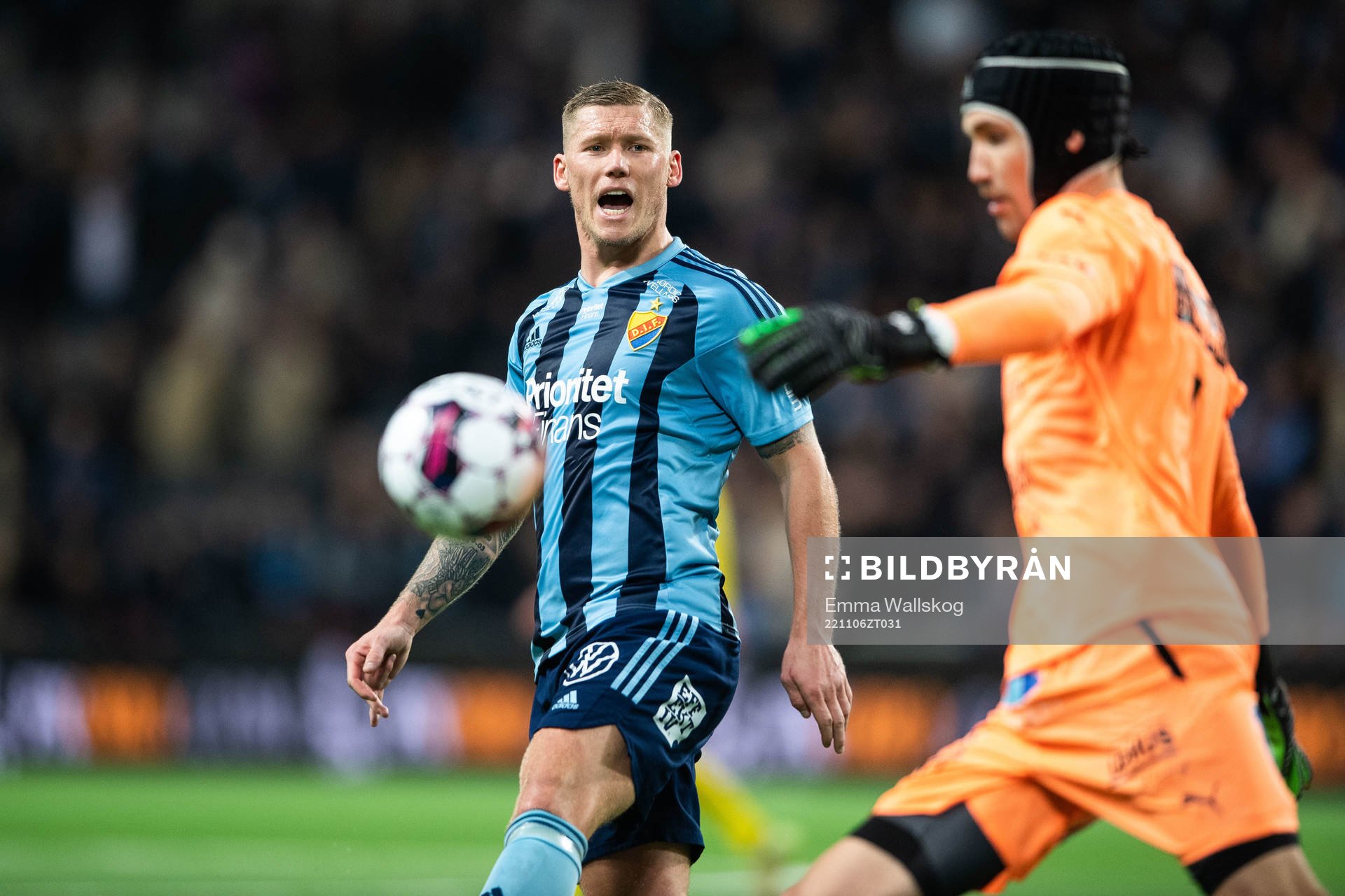 Djurgårdens Victor Edvardsen och Mjällbys målvakt Noel