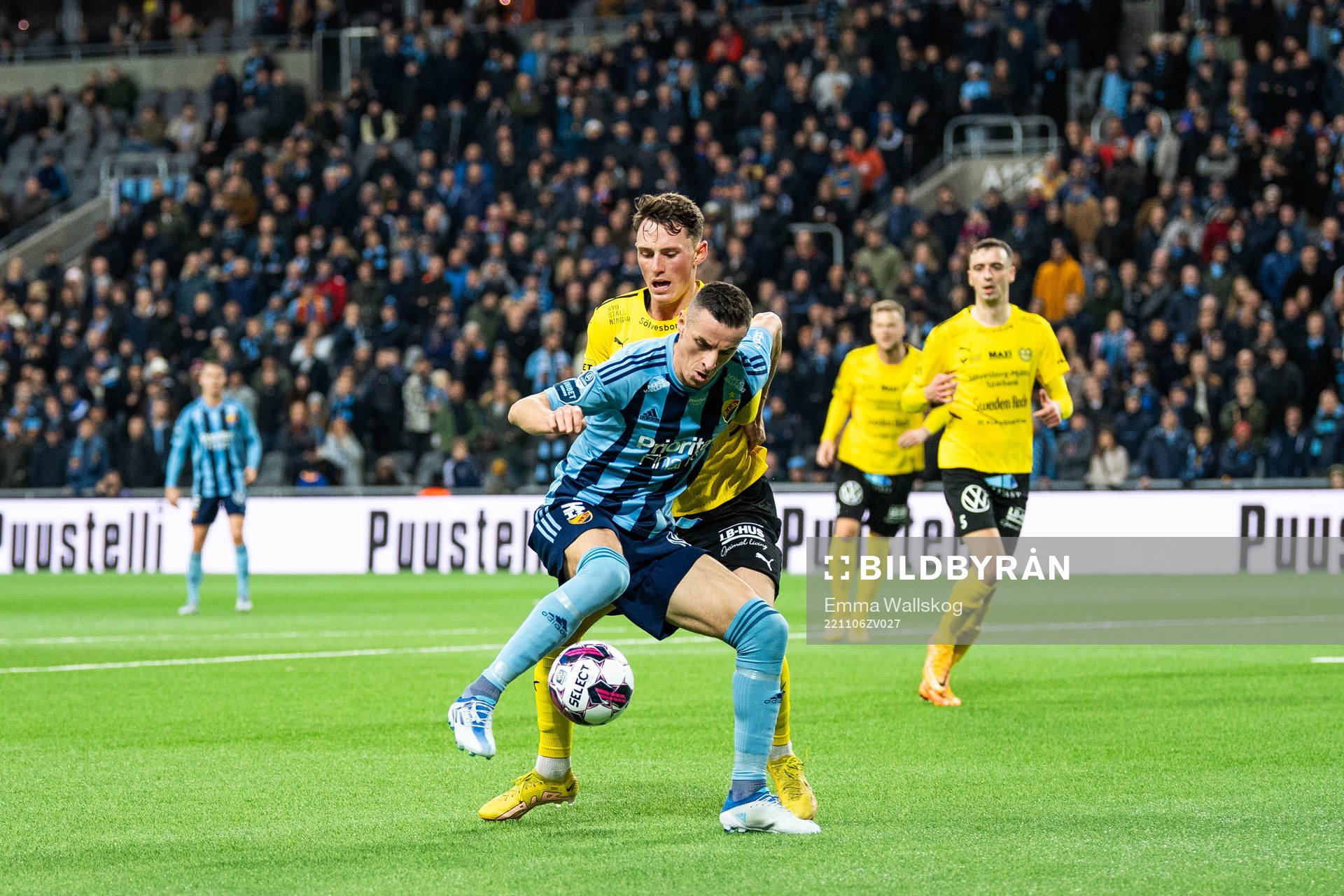 Djurgårdens Haris Radetinac och Mjällbys Noah Persson