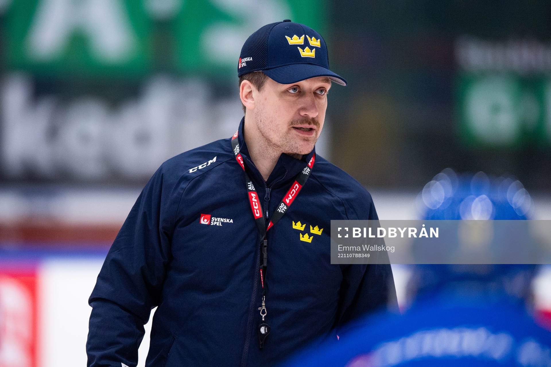 Head coach Sam Hallam of Sweden at a training session with