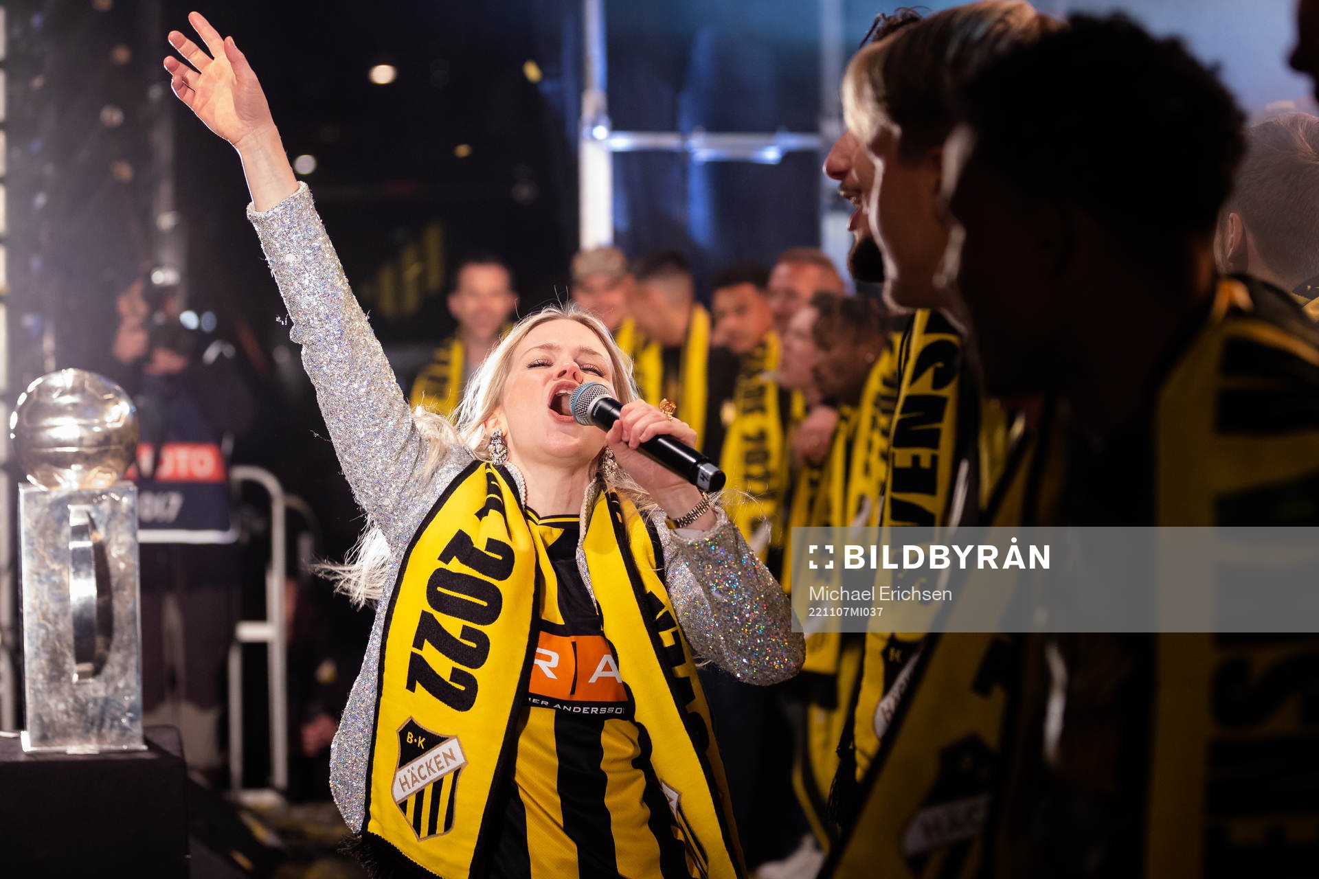 Ida Redig under guldfirandet på Kvilletorget efter vinsten i Allsvenskan den 7 november 2022 i Göteborg. 