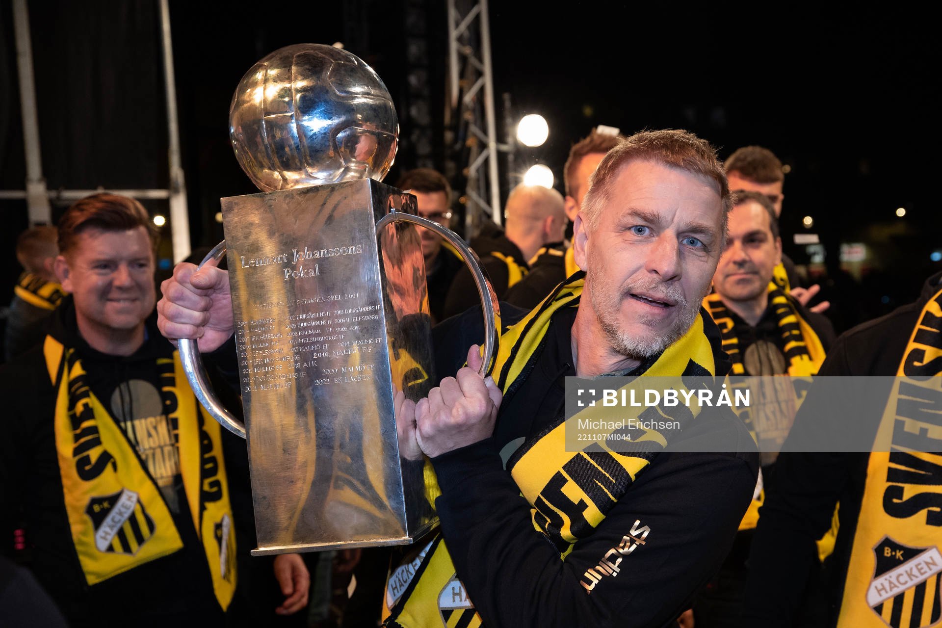Häckens materialförvaltare Kjell-Ove Johansson poserar