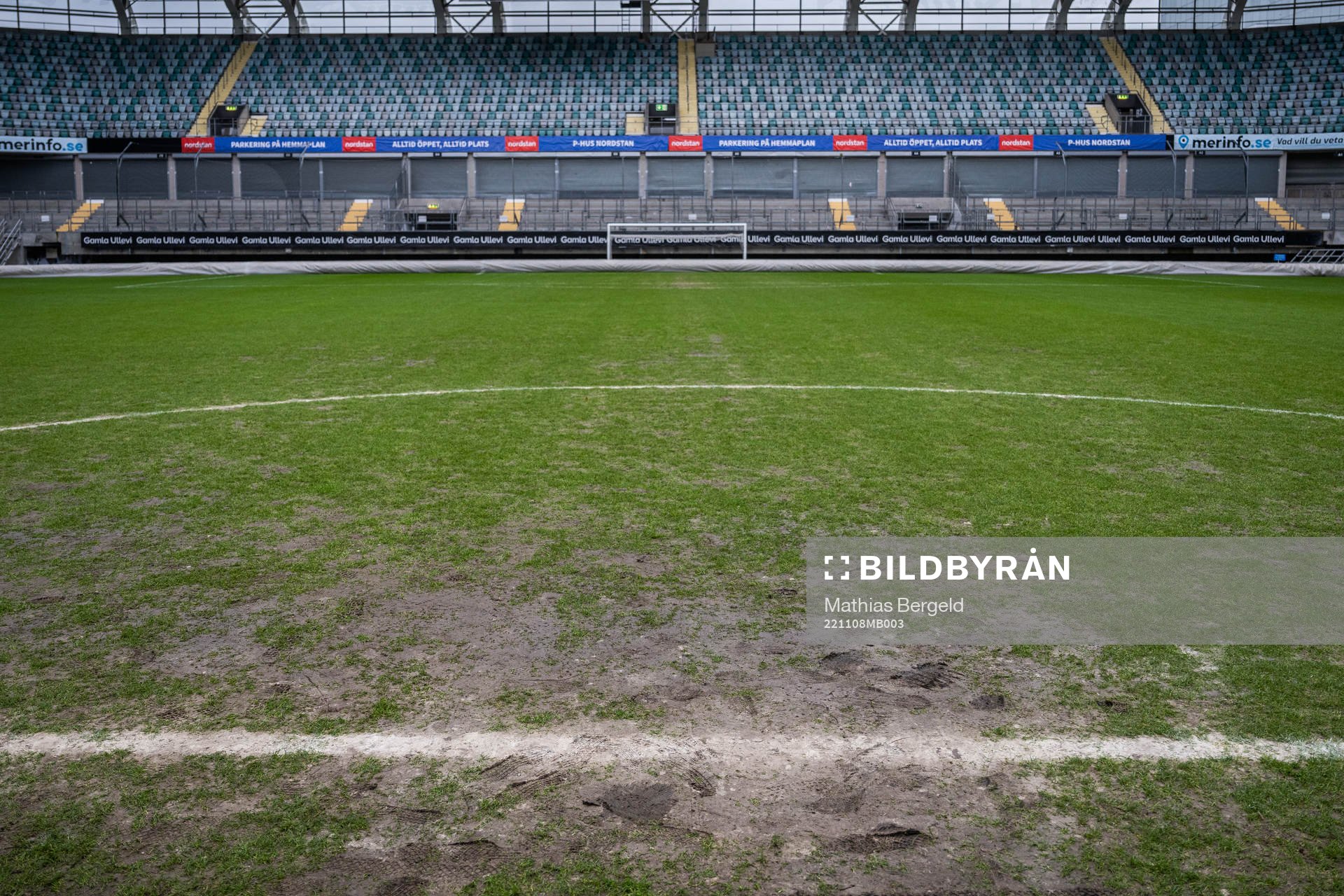 Gräset i mittcirkeln på fotbollsplanen på Gamla Ullevi