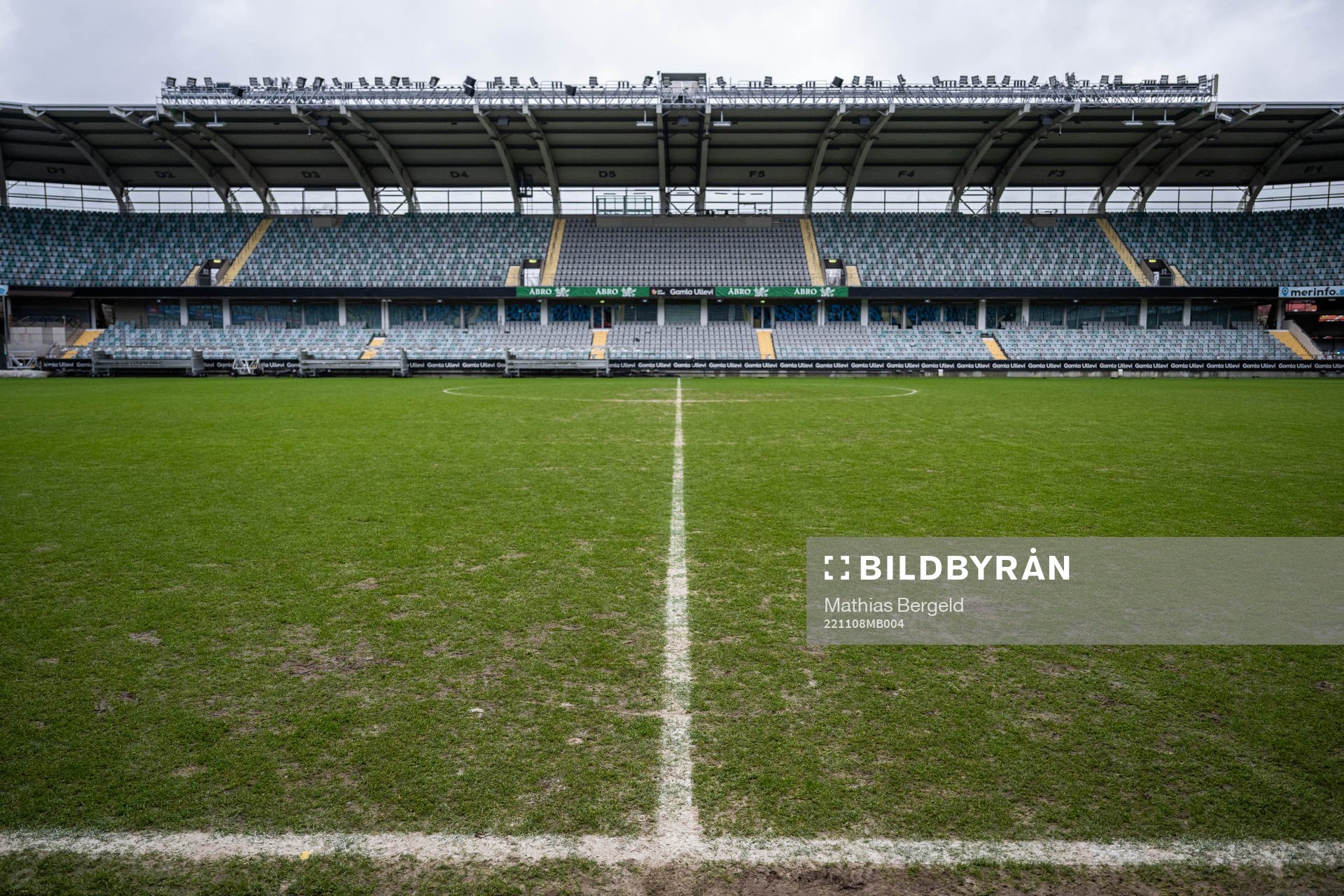 Gräset på fotbollsplanen på Gamla Ullevi