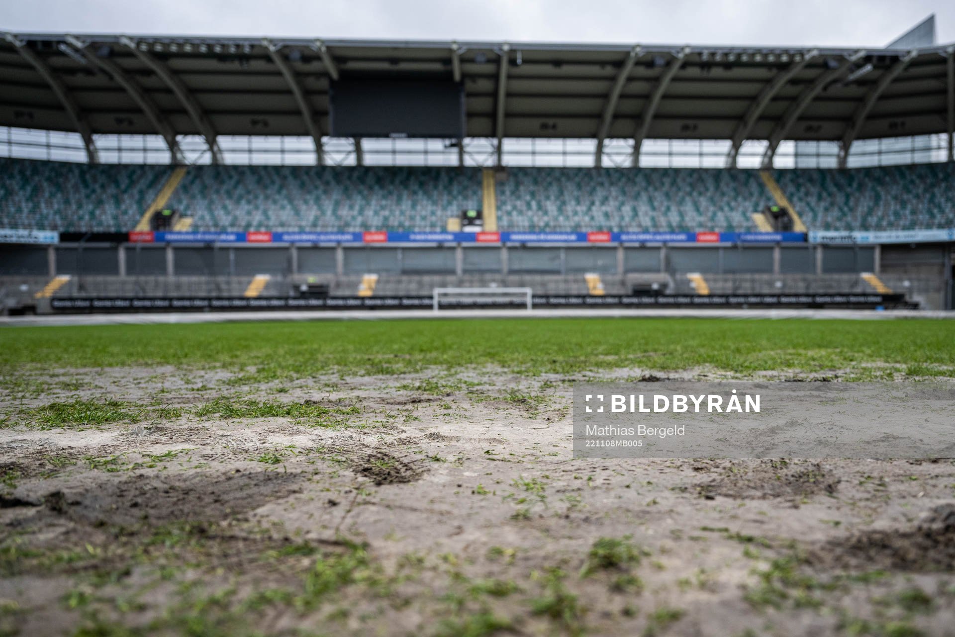 Gräset i mittcirkeln på fotbollsplanen på Gamla Ullevi