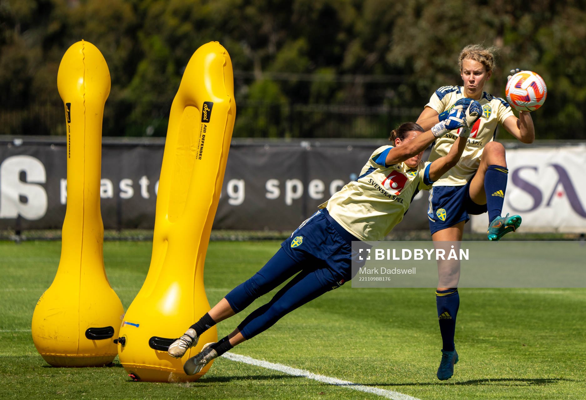Goalkeeper Emma Lind and goalkeeper Cajsa Andersson of the