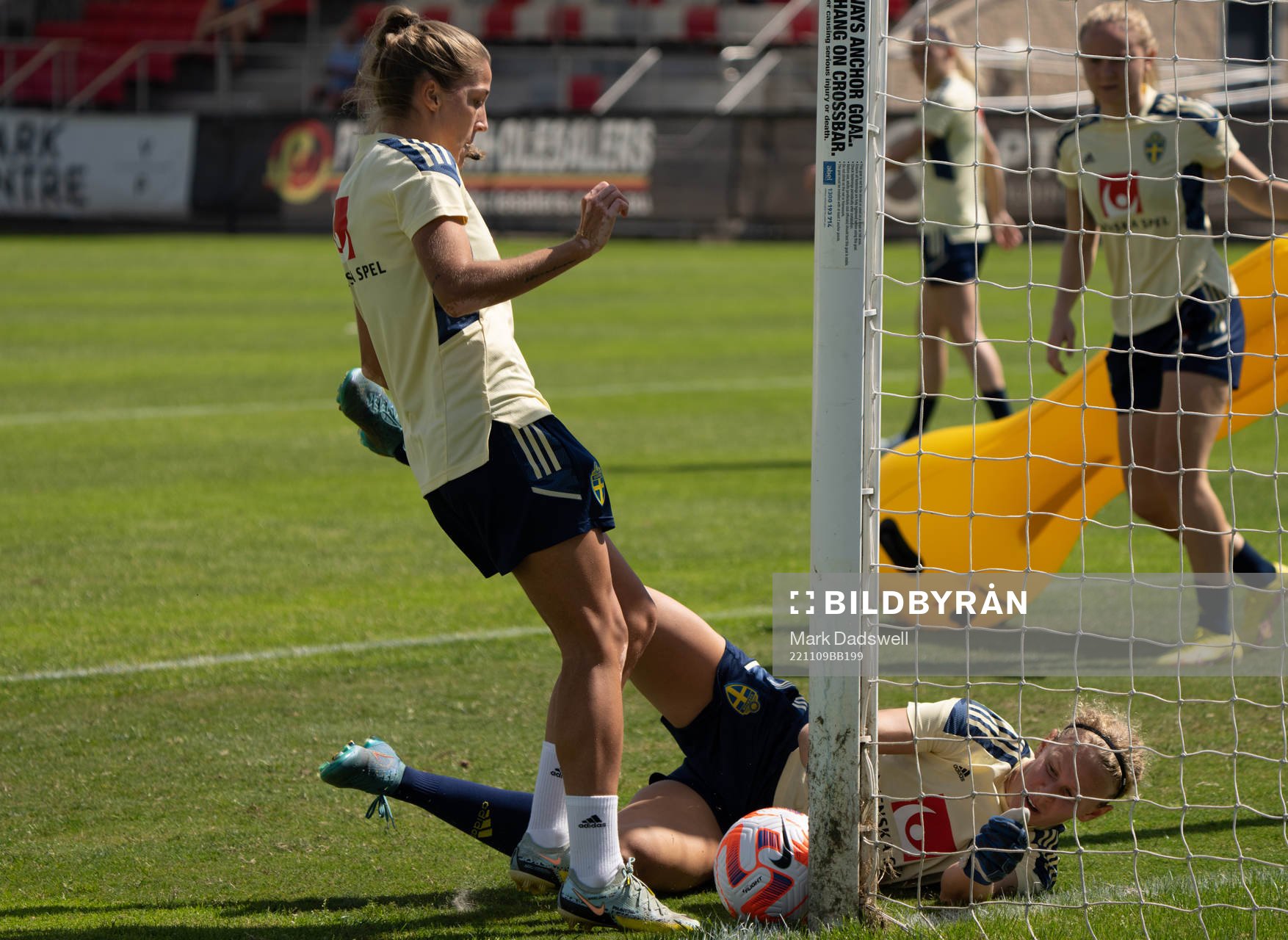 Filippa Angeldahl and goalkeeper Cajsa Andersson of the