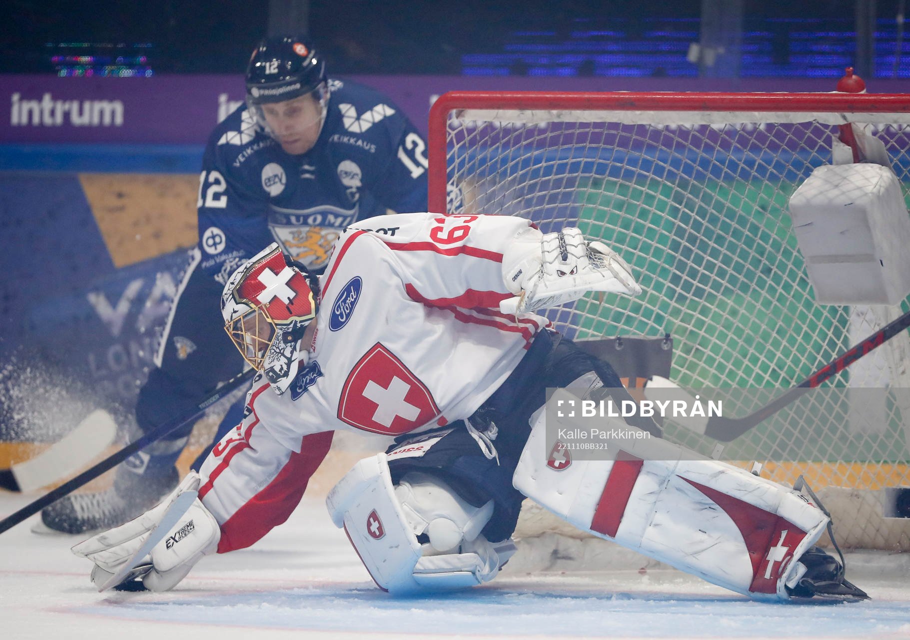 Leonardo Genoni of Switzerland and Marko Anttila of Finland