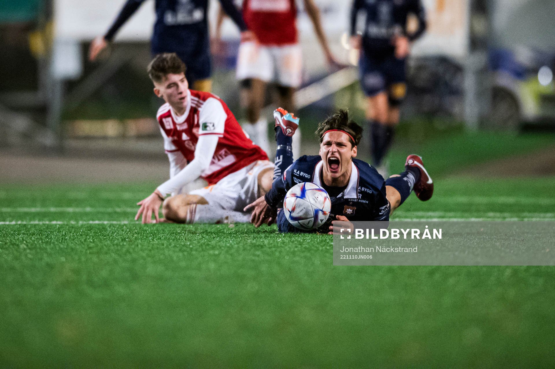 Sandvikens Adam Kiani och Örgrytes Kevin Ackermann