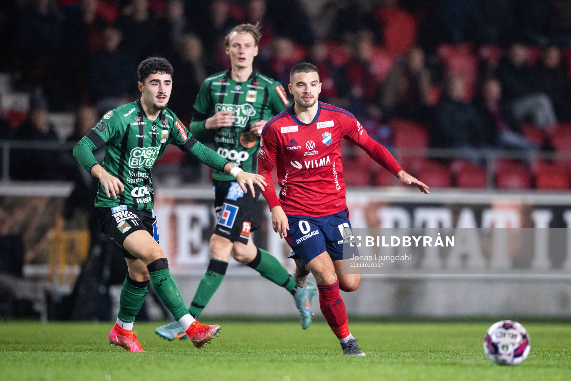 Varbergs Ismet Lushaku och Östers Vladimir Rodic