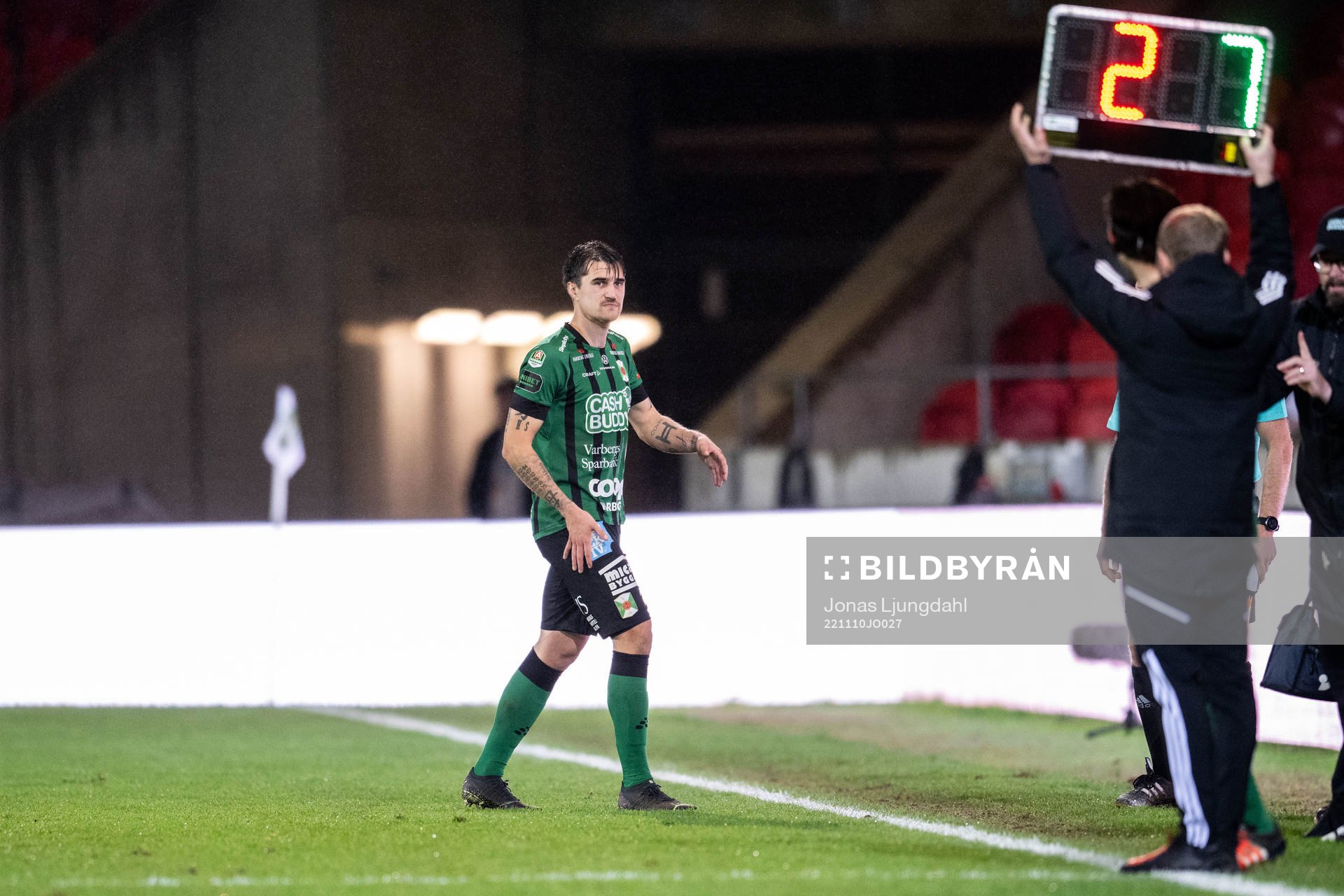Varbergs Jon Birkfeldt har ont och byts ut