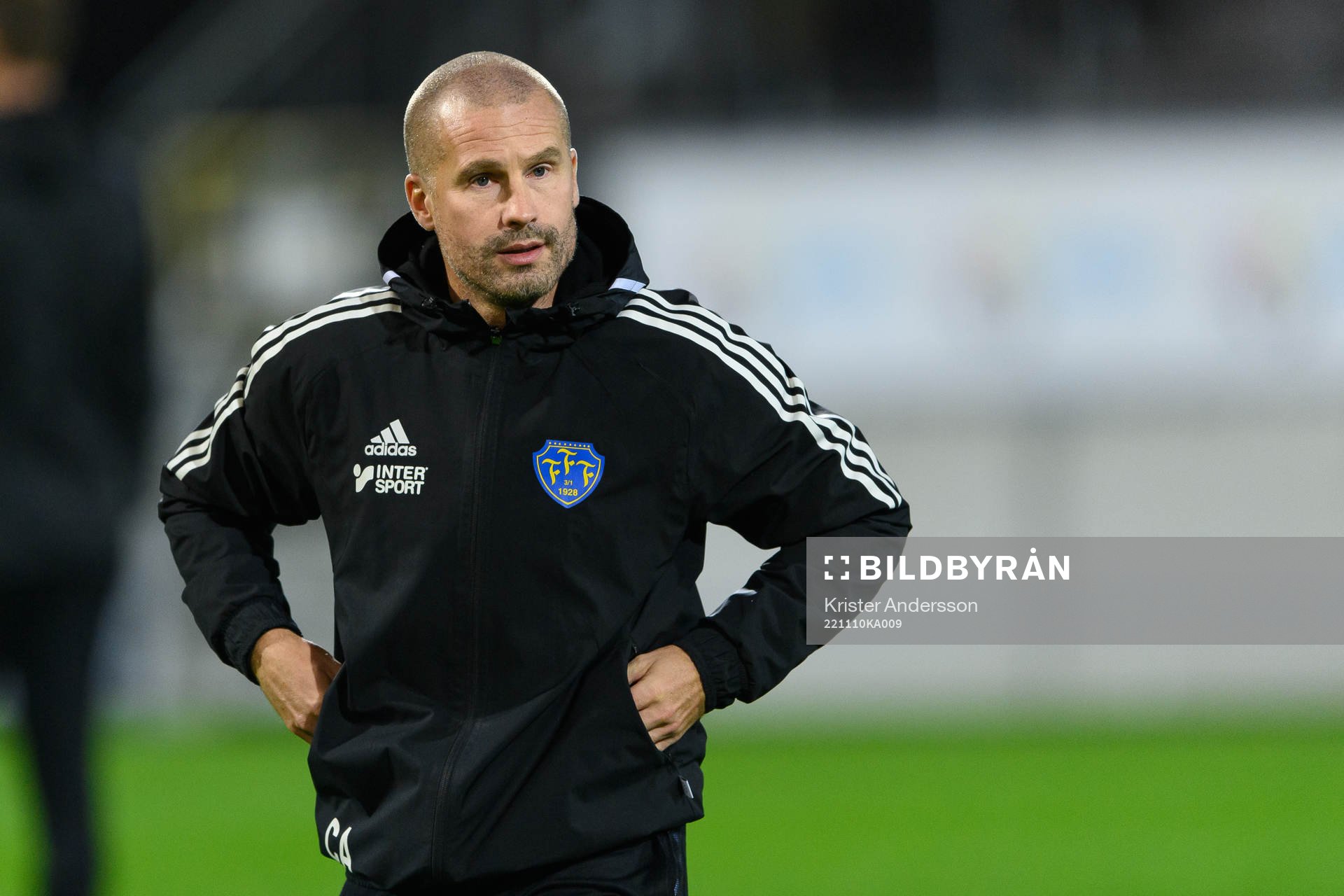 Falkenbergs FFs tränare Christoffer Andersson före match ett i kvalet till Superettan mellan Falkenberg och Östersund den 10 november 2022 i Falkenberg.