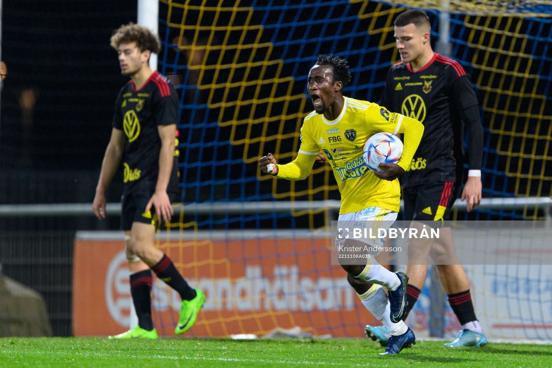 Falkenbergs FFs Godwin Aguda jublar efter 1-1 under match ett i kvalet till Superettan mellan Falkenberg och Östersund den 10 november 2022 i Falkenberg.