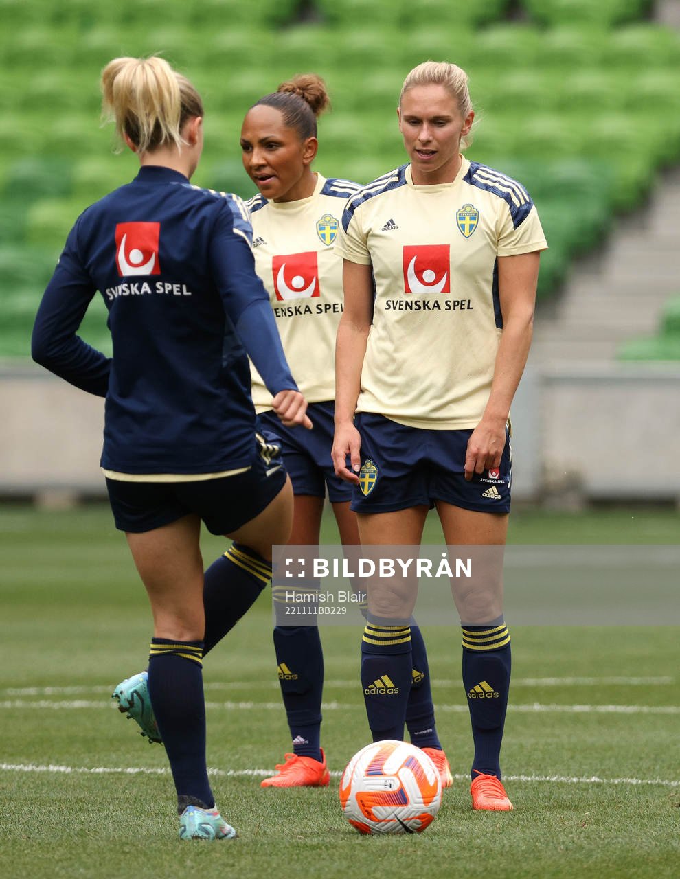 Jonna Andersson and Madelen Janogy of the Swedish women's