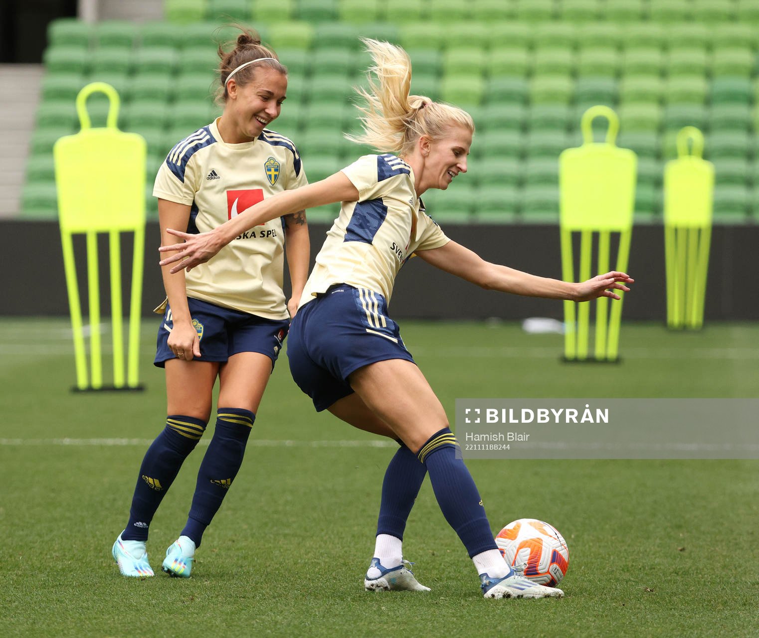Julia Zigiotti Olme and Sofia Jakobsson of the Swedish