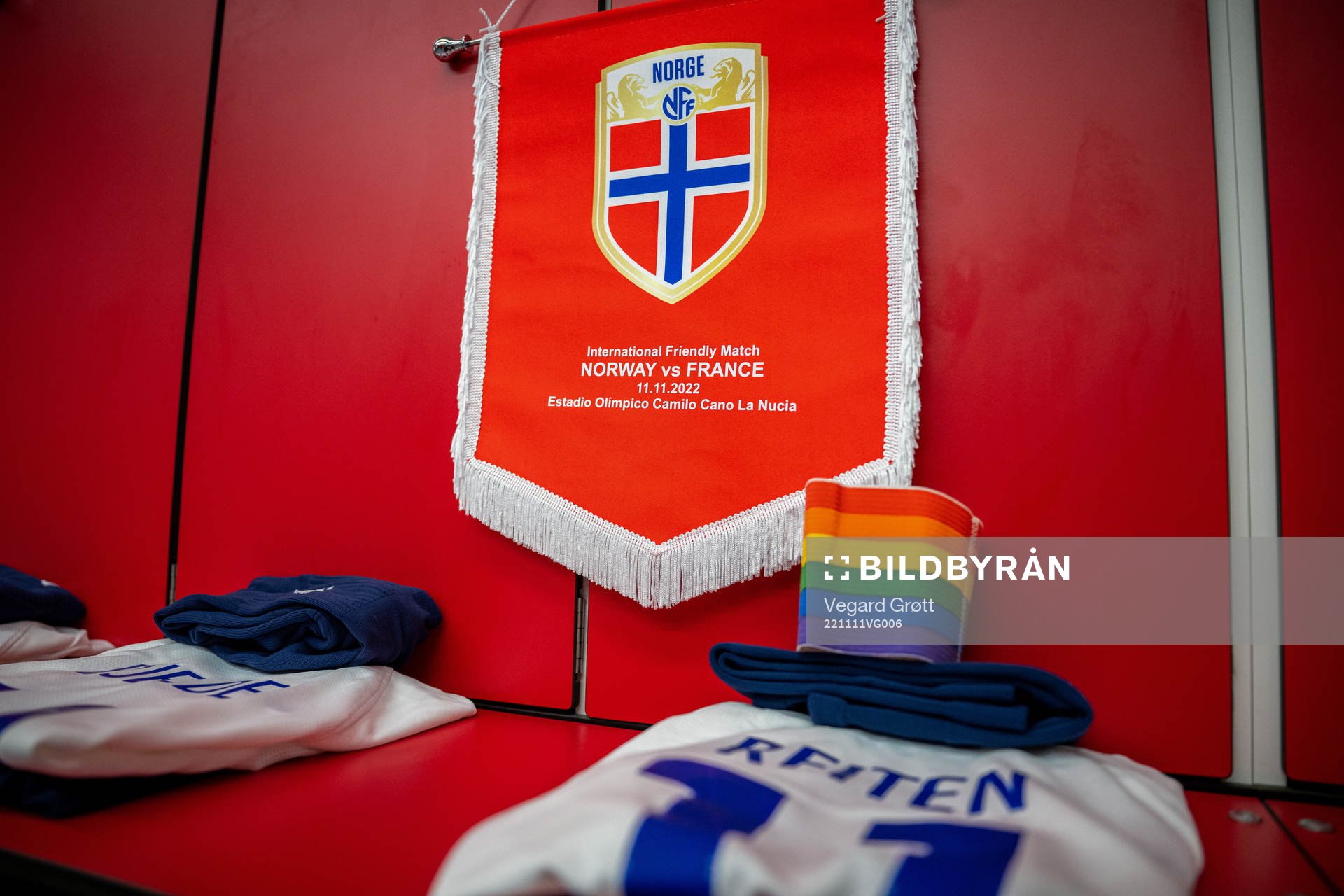 The pennant in the dressing room of Norway