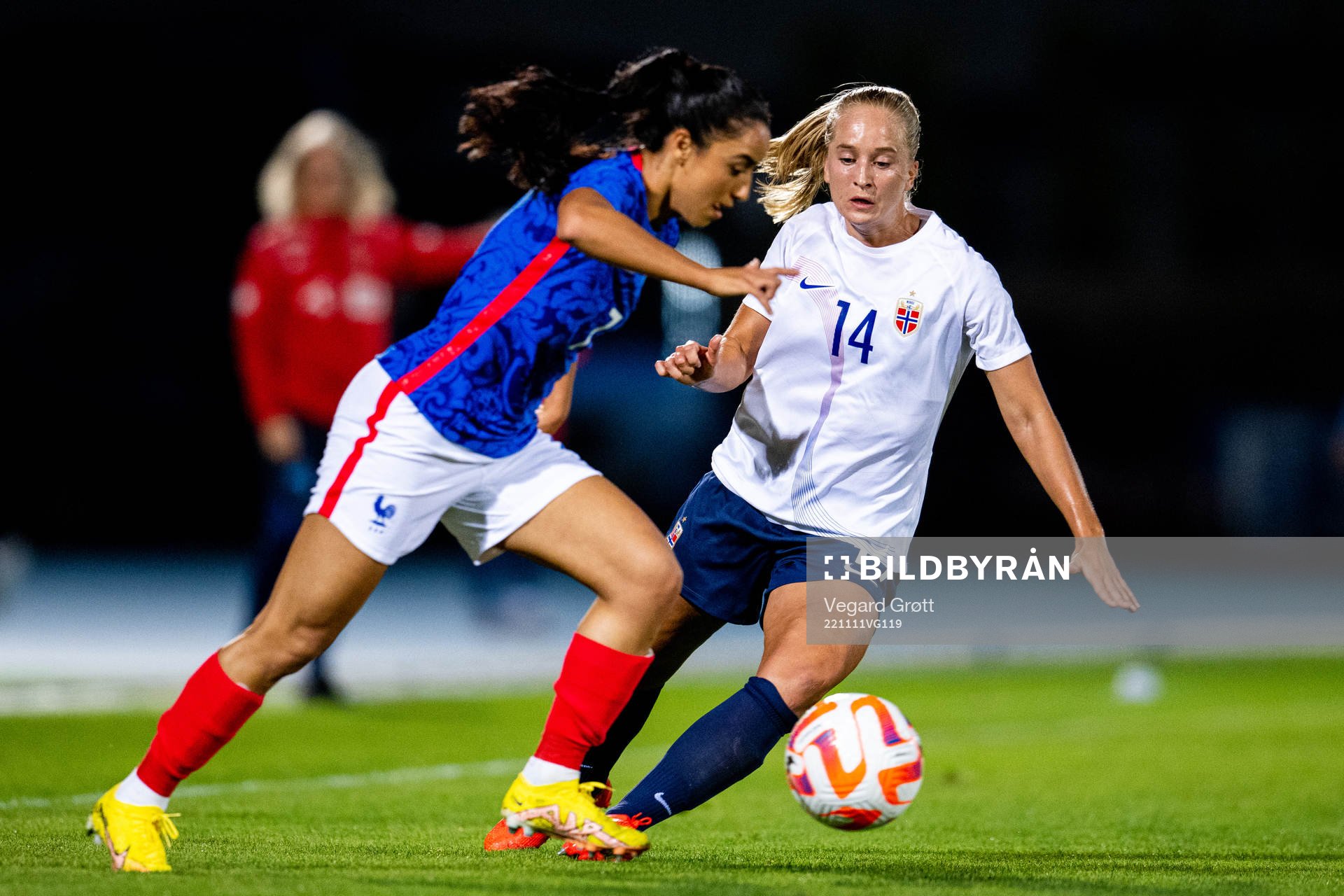 Sakina Karchaoui of France and Amalie Eikeland of Norway