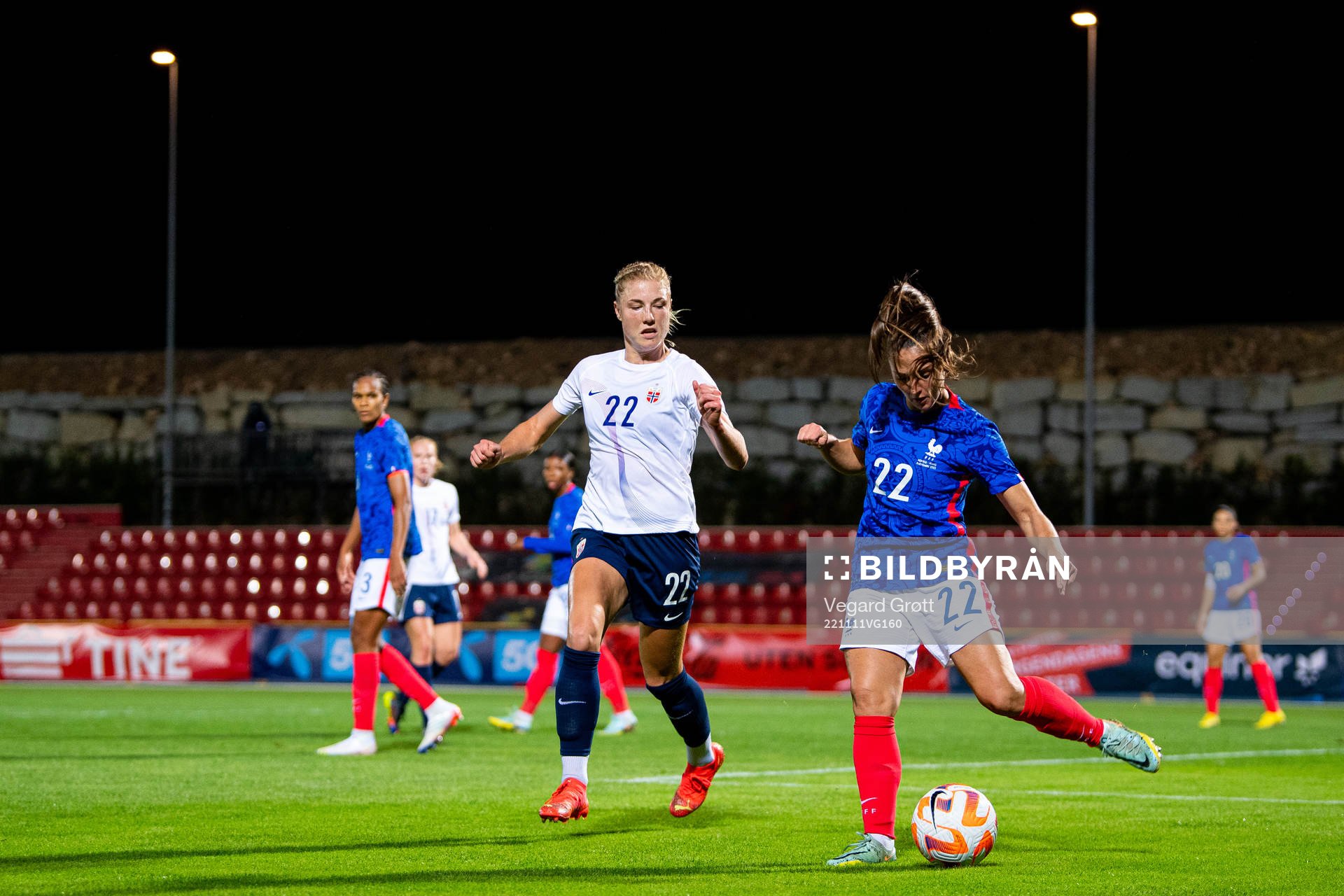 Sophie Roman Haug of Norway and Eve Perisset of France