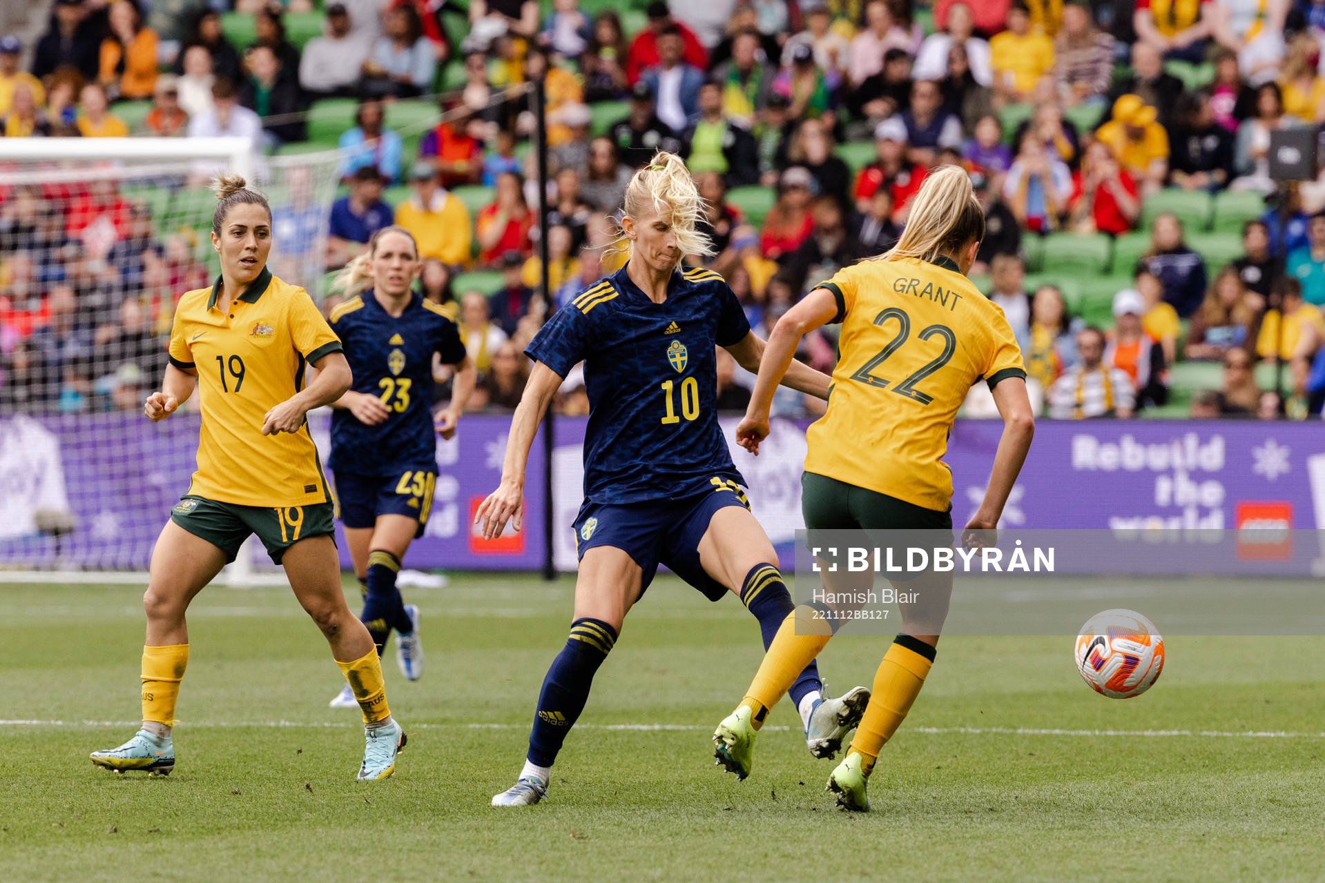 Sofia Jakobsson of Sweden and Charlotte Grant of Australia