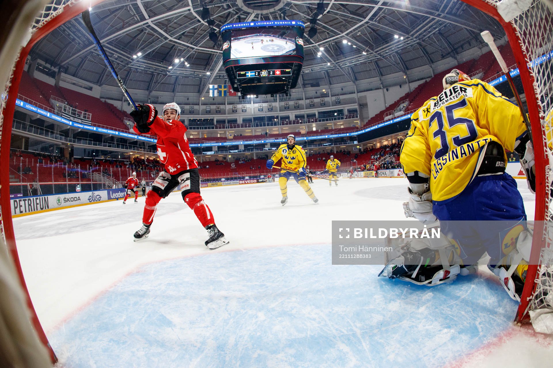 Gregory Hofmann of Switzerland against Joel Lassinantti and