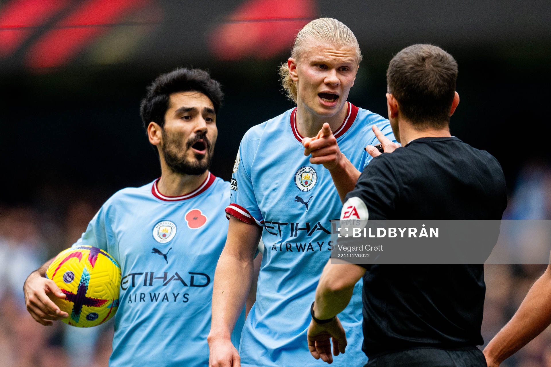 Ilkay Gündogan and Erling Braut Haaland of Manchester City