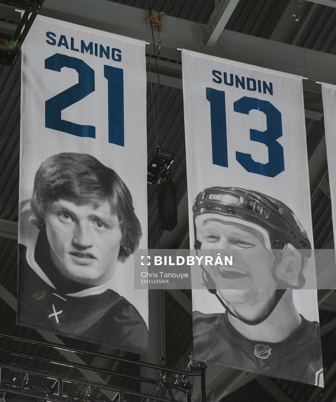 Banners depicting retired Toronto Maple Leafs stars Börje