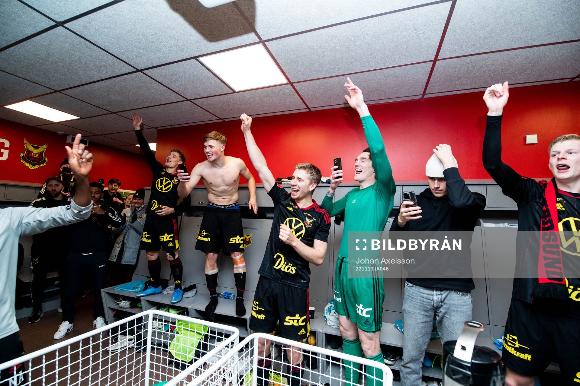 Östersunds Ludvig Fritzson och målvakt Andrew Robert