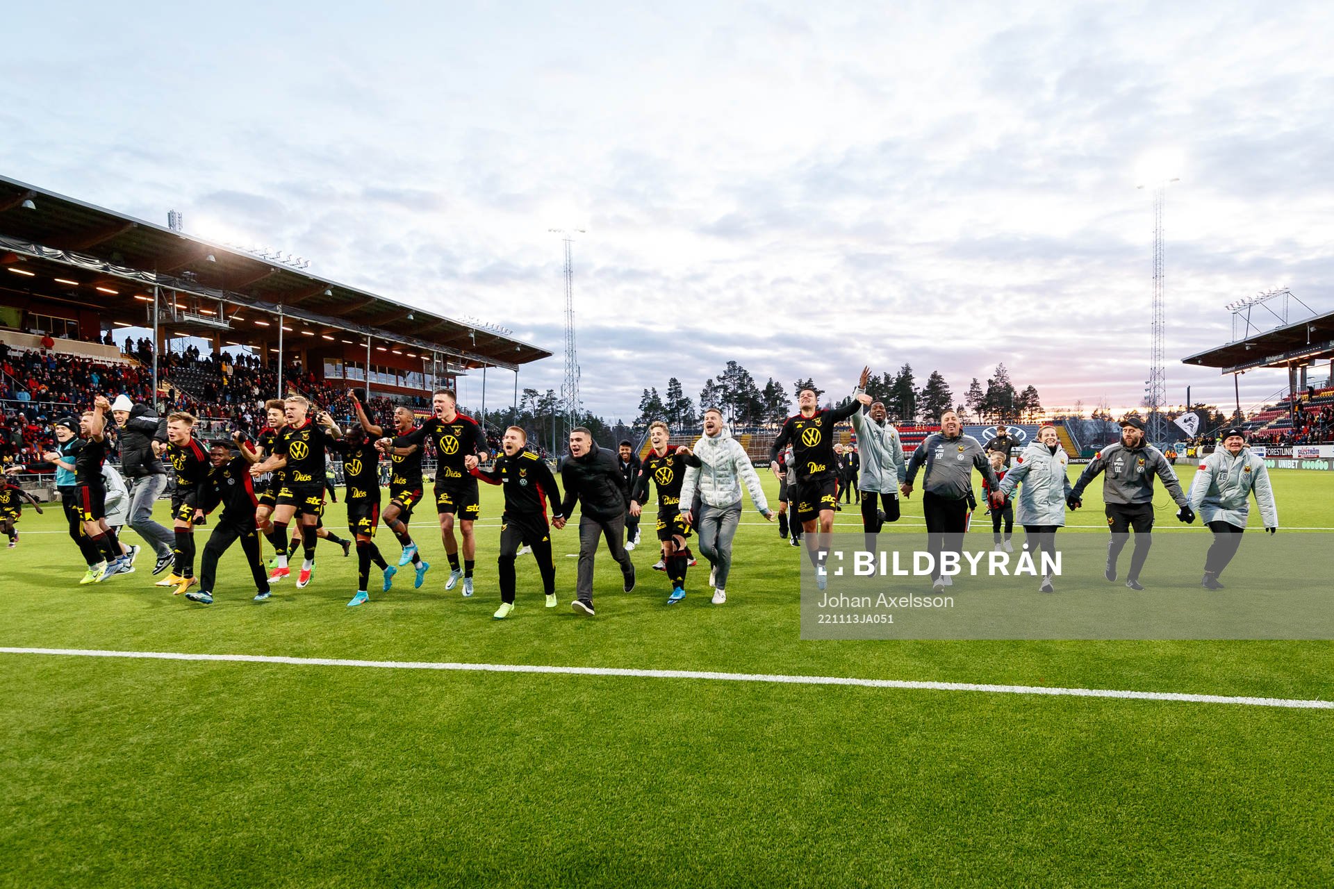 Östersunds spelare jublar