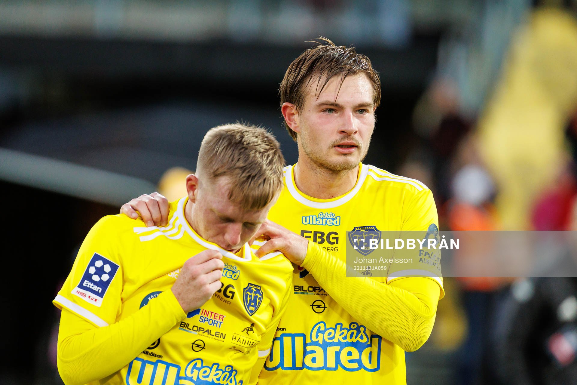 Falkenbergs Linus Dahl (th) och Lucas Sibelius deppar