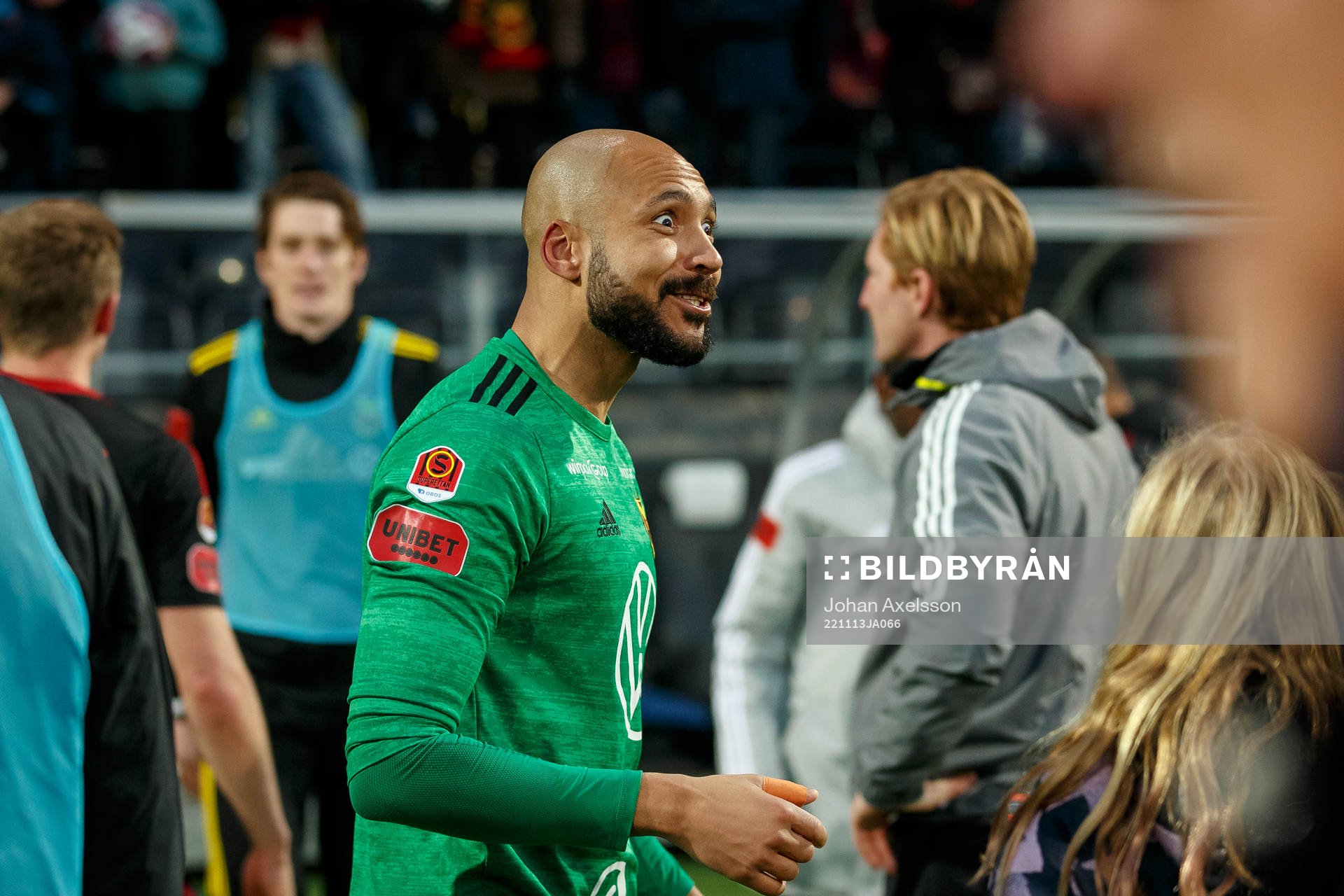 Östersunds målvakt Aly Keita jublar