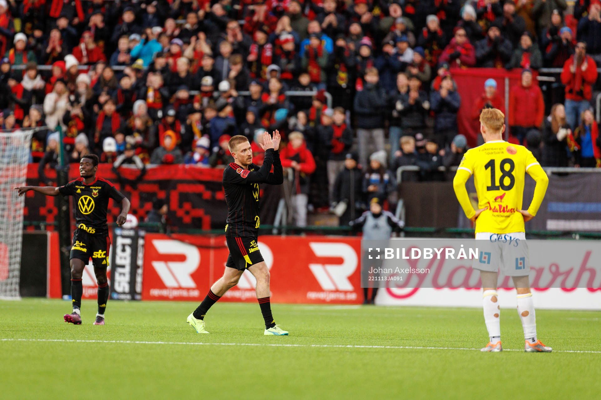 Östersunds Simon Kroon tackar publiken