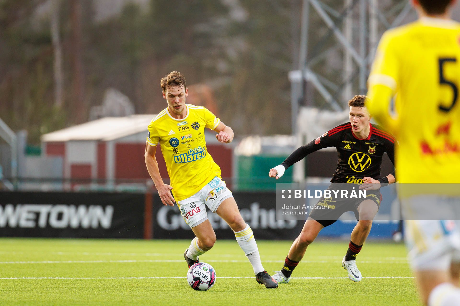Falkenbergs Robin Hofsö under den avgörande fotbollsmatchen i kvalet till Superettan mellan Östersund och Falkenberg den 13 november 2022 i Östersund.