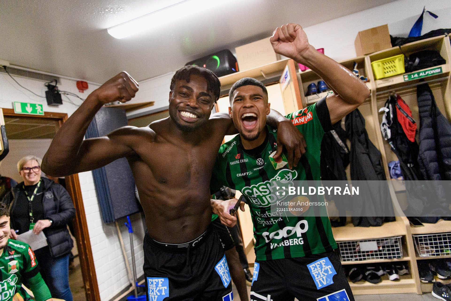 Varbergs Gideon Mensah och Luke Le Roux jublar