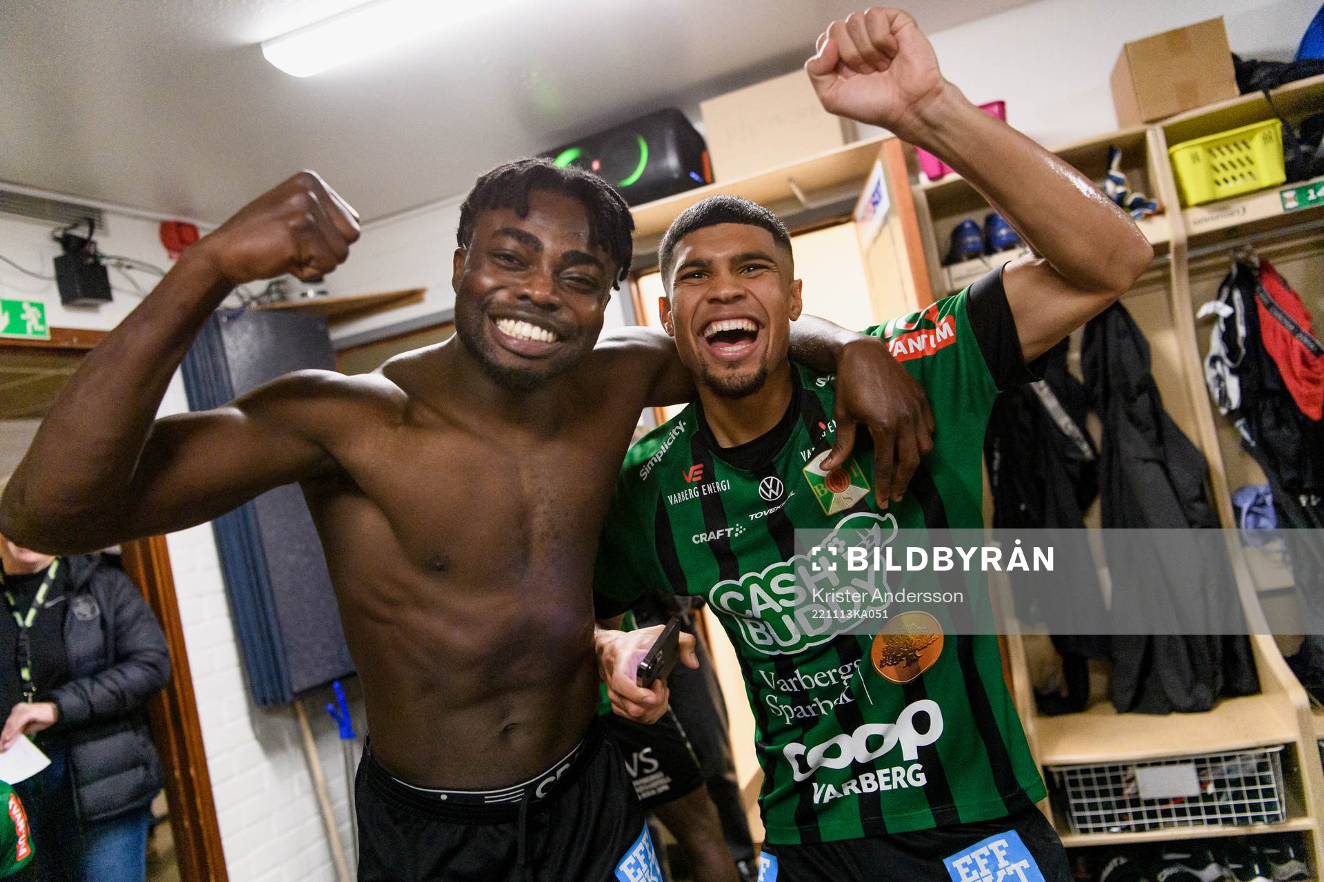 Varbergs Gideon Mensah och Luke Le Roux jublar