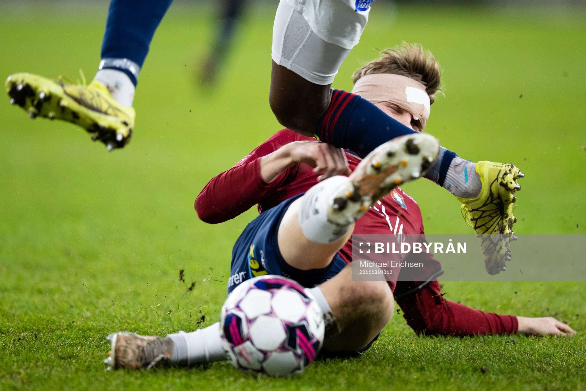 Örgrytes Isak Dahlqvist med en glidtackling