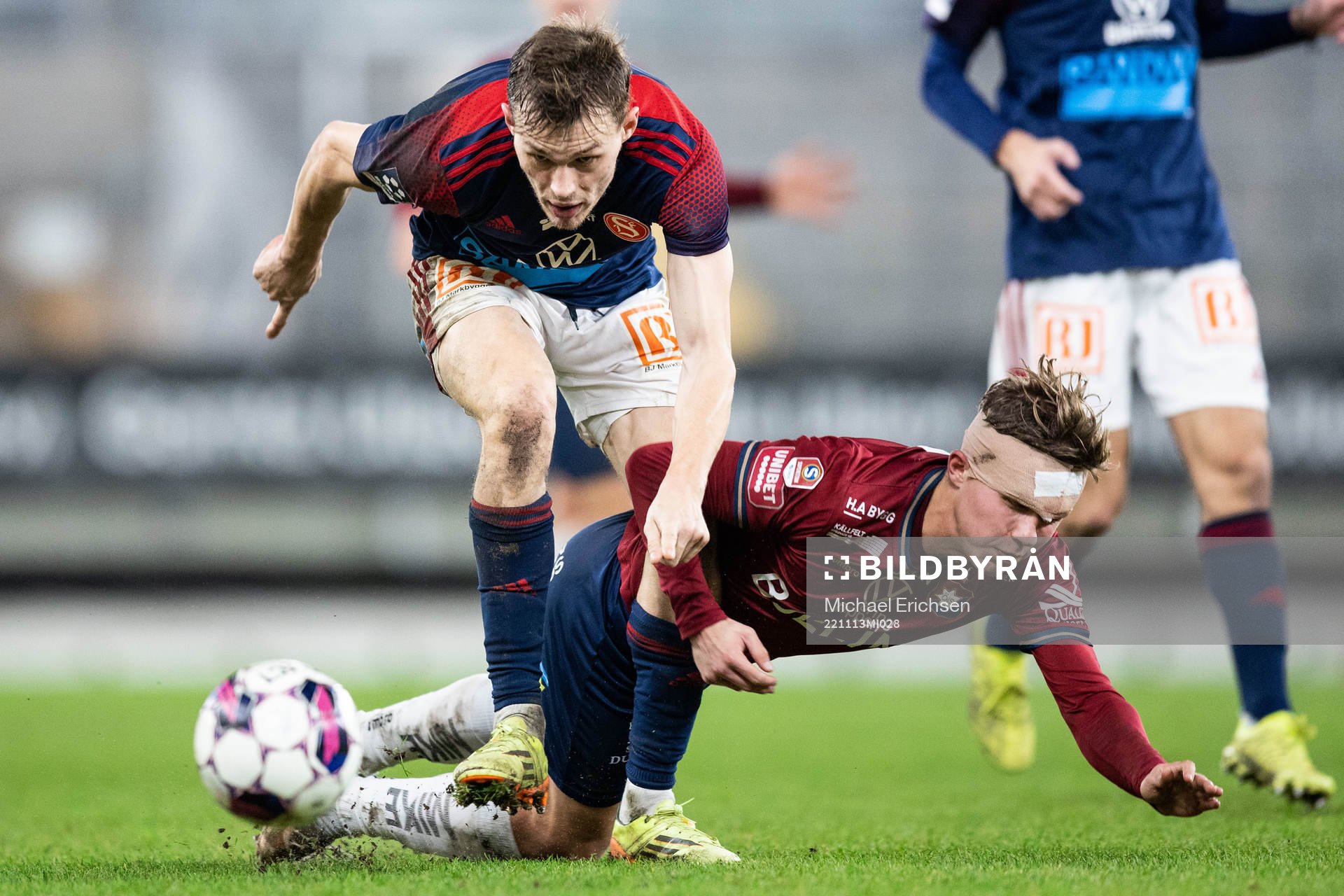 Sandvikens IFs Daniel Söderberg och Örgrytes Isak