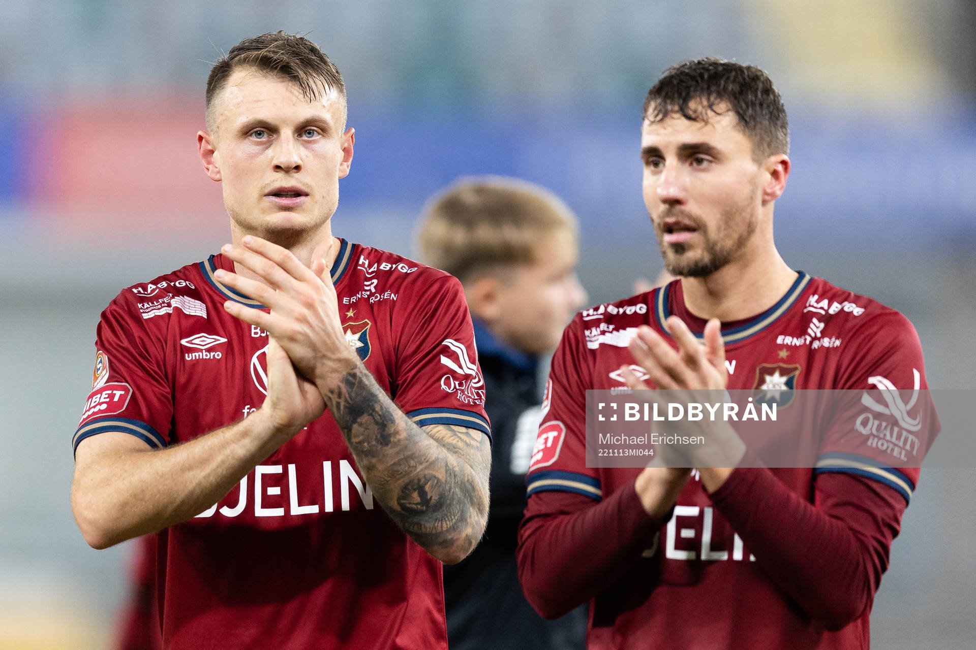 Örgrytes Marcus Haglind Sangre och Jonathan Azulay efter den avgörande fotbollsmatchen i kvalet till Superettan mellan Örgryte och Sandvikens IF den 13 november 2022 i Göteborg.