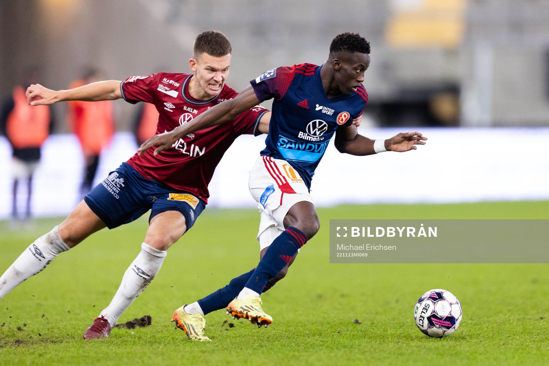 Örgrytes Arvid Brorsson och Sandvikens IFs Naeem Mohammed