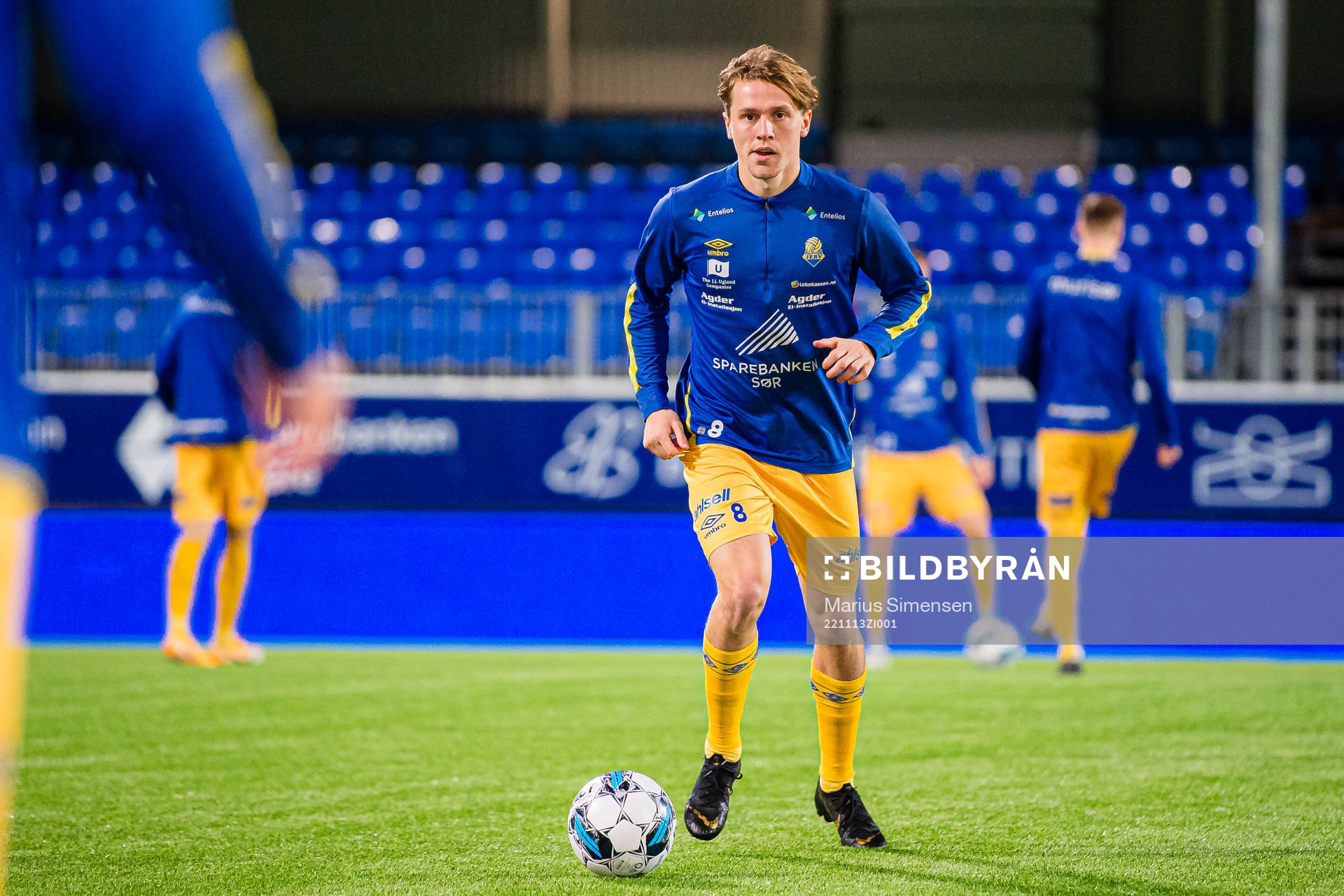 Mikael Birk Giæver Ugland of Jerv warms up