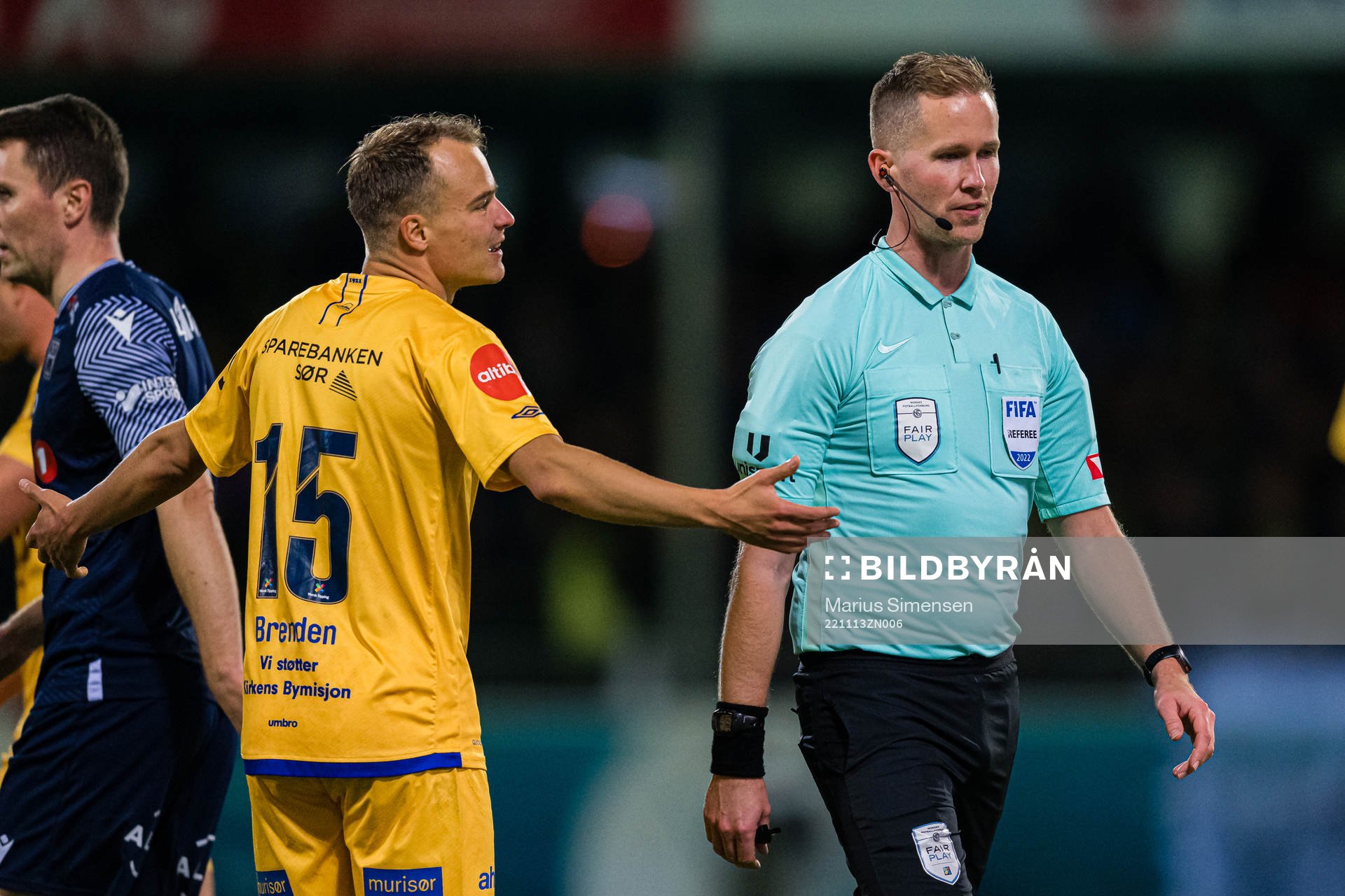 Erik Næsbak Brenden of Jerv and Kristoffer Hagenes, referee
