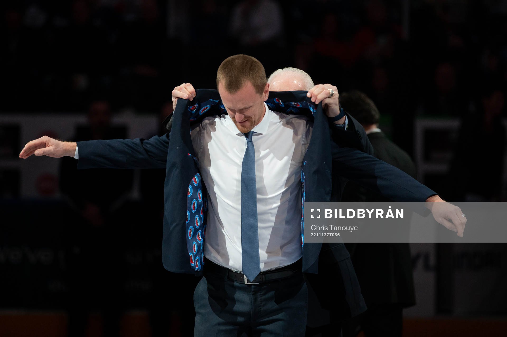 Hockey Hall of Fame Member Henrik Sedin receives his