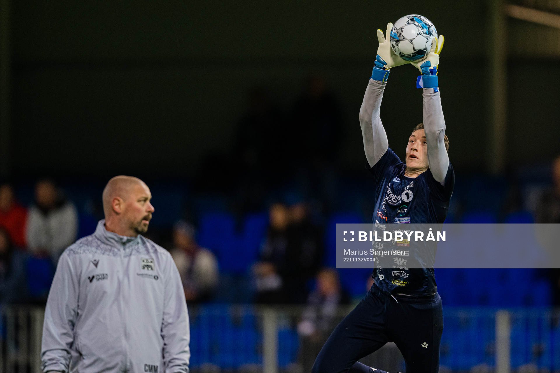 Sean Mcdermott of Kristiansund warms up ahead of the Eliteserien match between Kristiansund and Jerv on November 13, 2022 in Kristiansund.