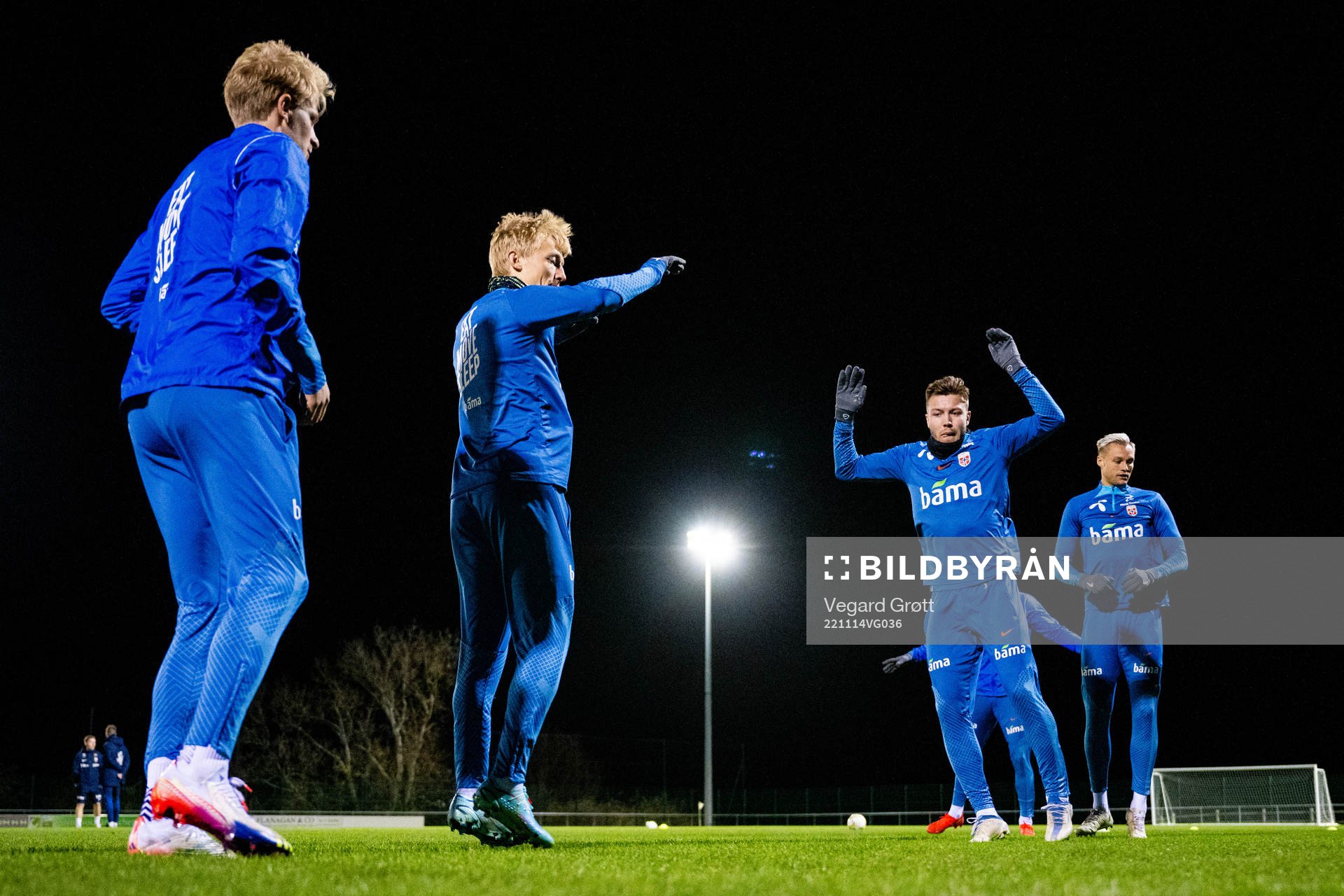 Fredrik André Bjørkan and players of the Norwegian