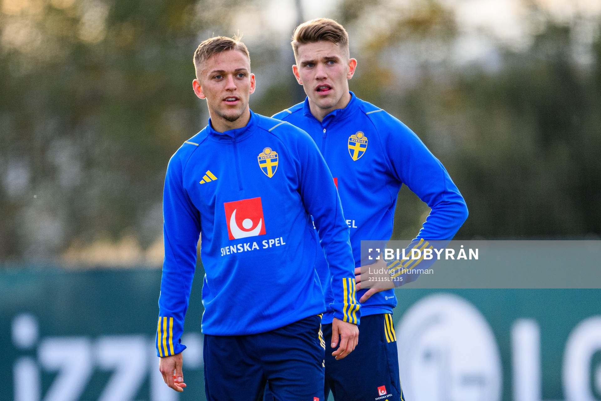 Jesper Karlsson and Viktor Gyökeres of the Swedish