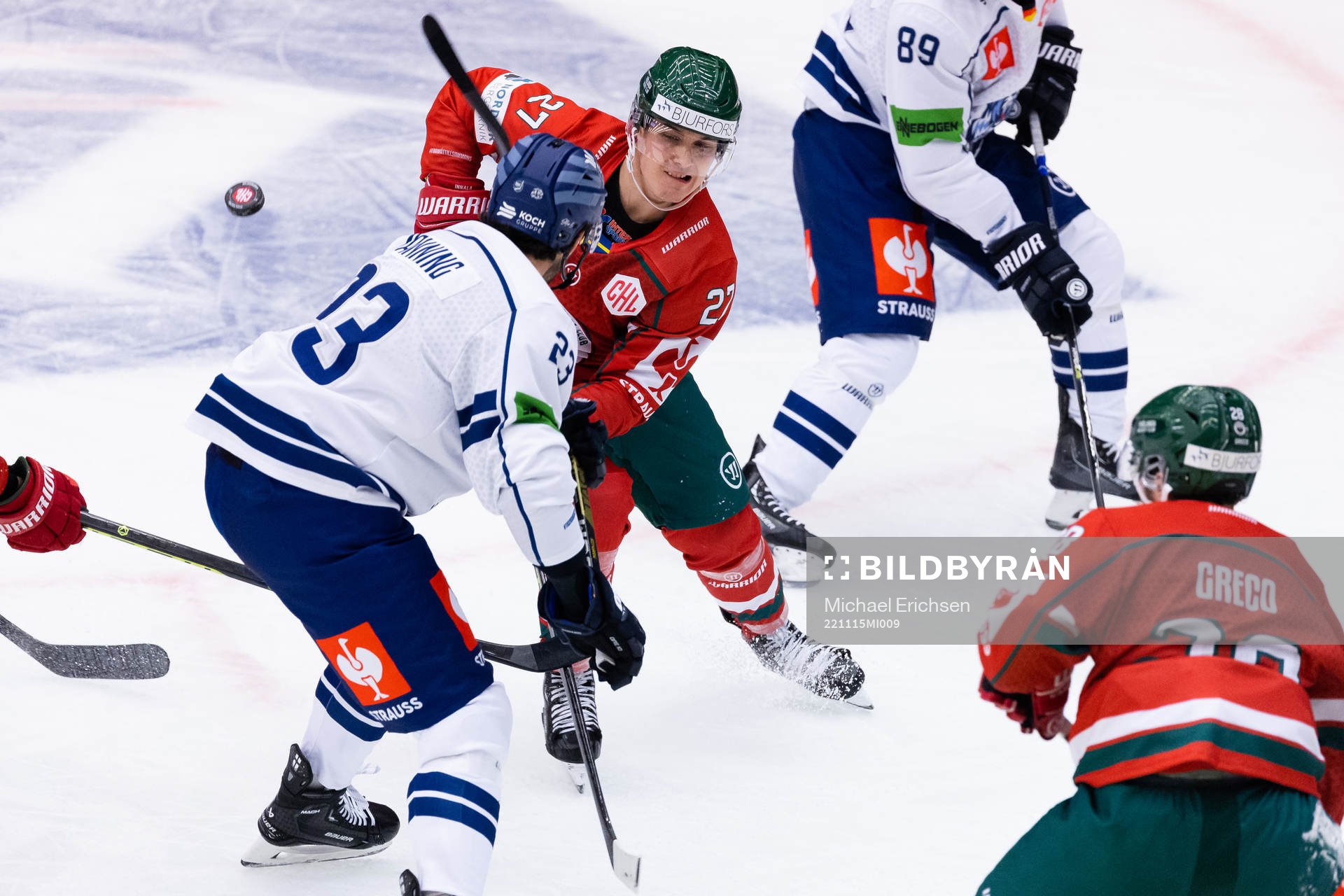 Jere Innala of Frölunda and Brandon Manning of Straubing