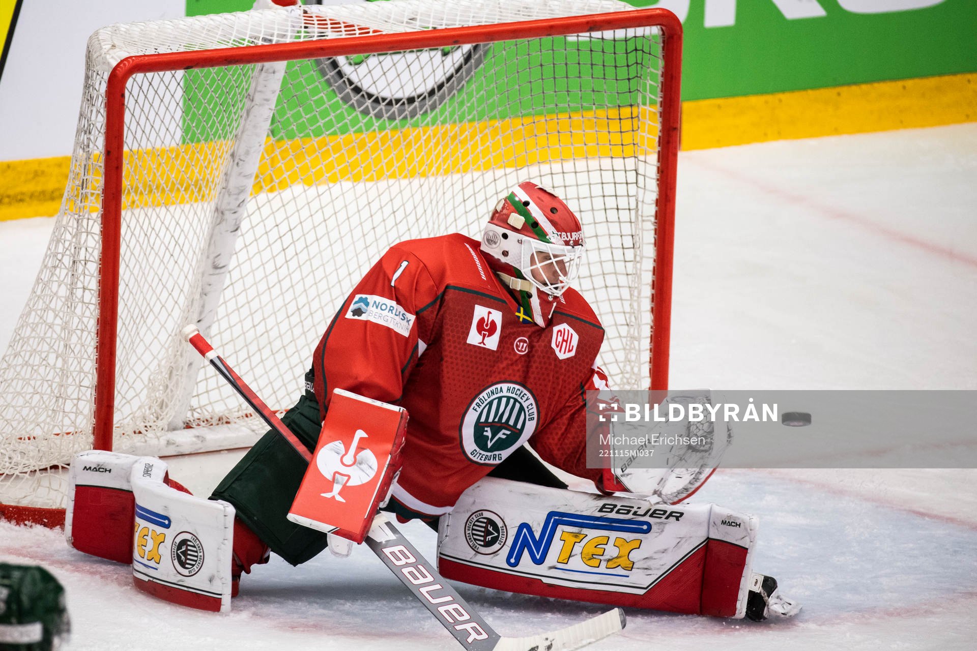 goalkeeper Lars Johansson of Frölunda